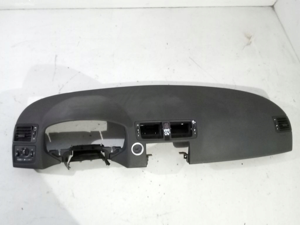 Volvo V50 dashboard instrument panel console