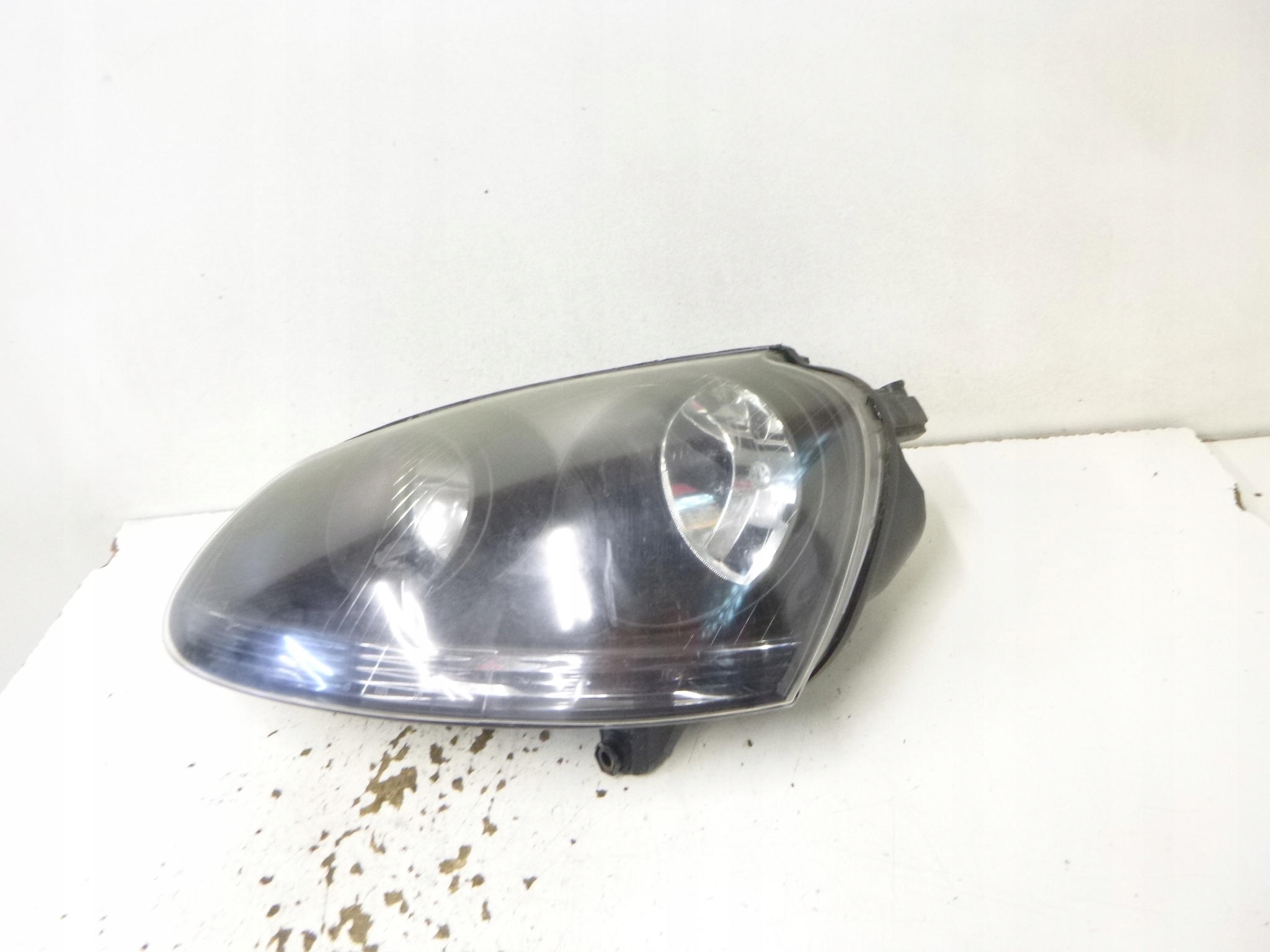 světlo přední levá VW Volkswagen Golf V 2007r. TYC