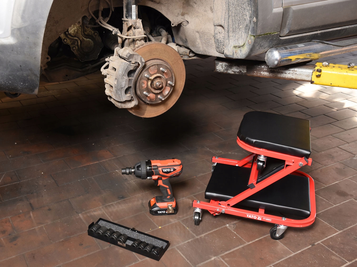 YATO LEZANKA WARSZTATOWA SIEDZISKO STOLEK TABORET Producent code YT 08802