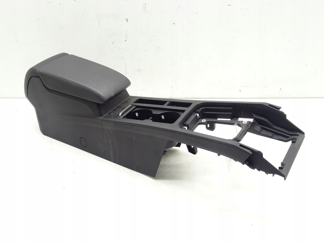 Центральний тунель VW PASSAT B8 14-22