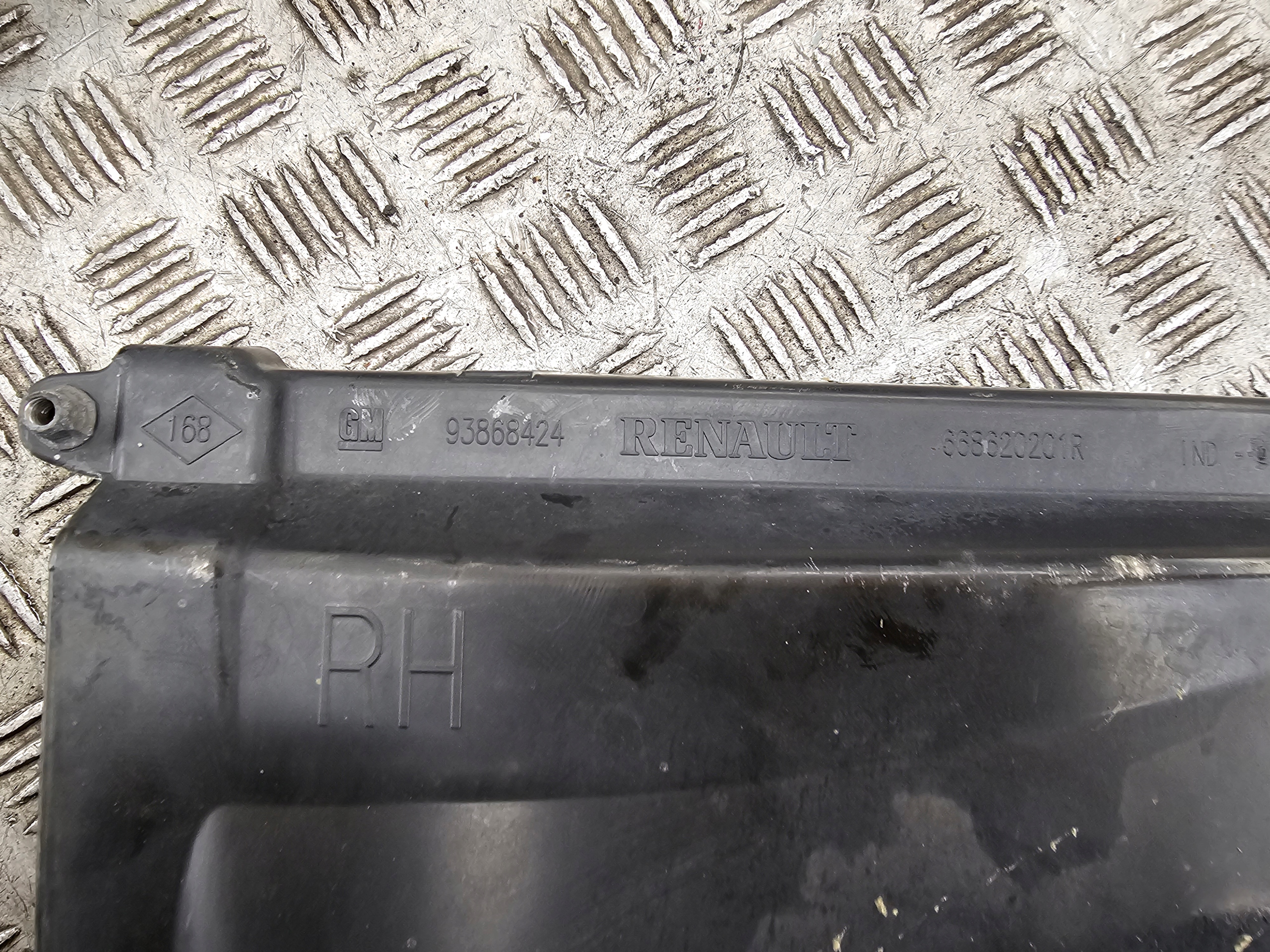 RENAULT TRAFIC III 3 torpedo right front 668620201R