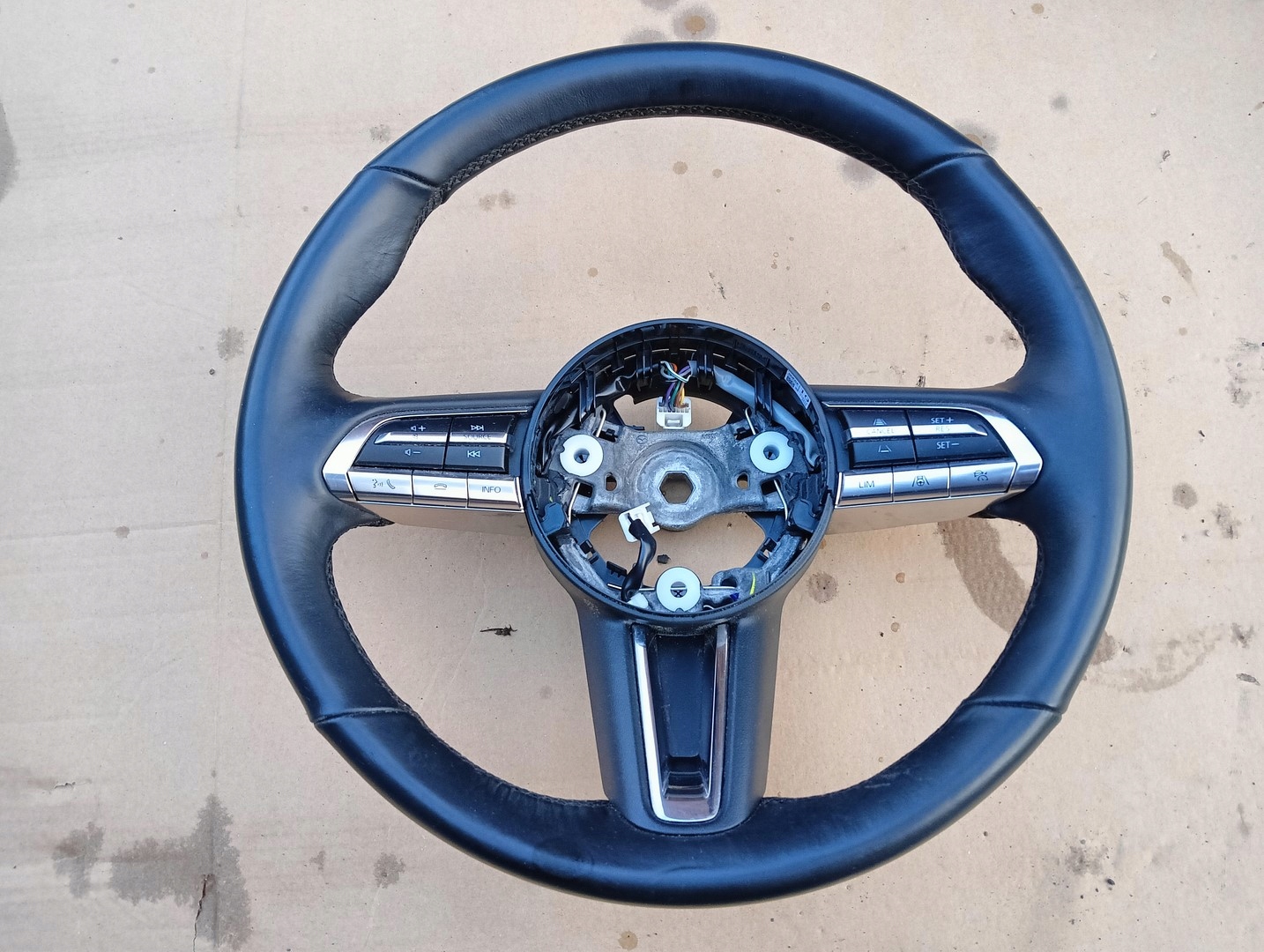 MAZDA CX-30 KIEROWNICA SKÓRA MULTIFUNKCJA