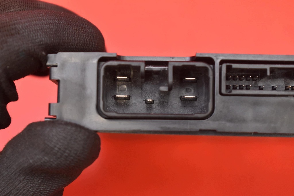 control unit module START/STOP 89261-0W030 TOYOTA YARIS 4 IV GR 1.6 T 261 KM