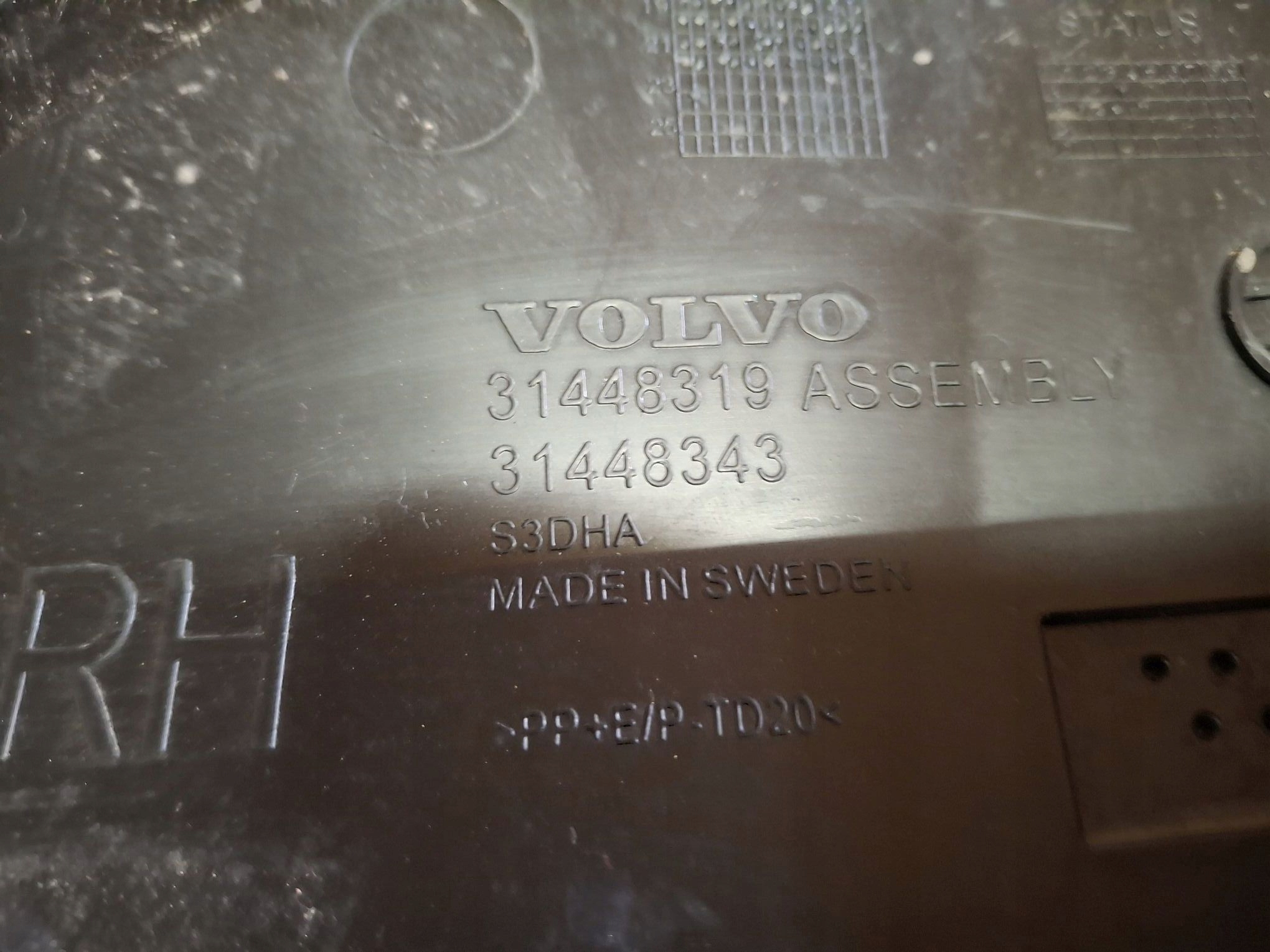 moulding for door right rear. VOLVO XC40 2017R