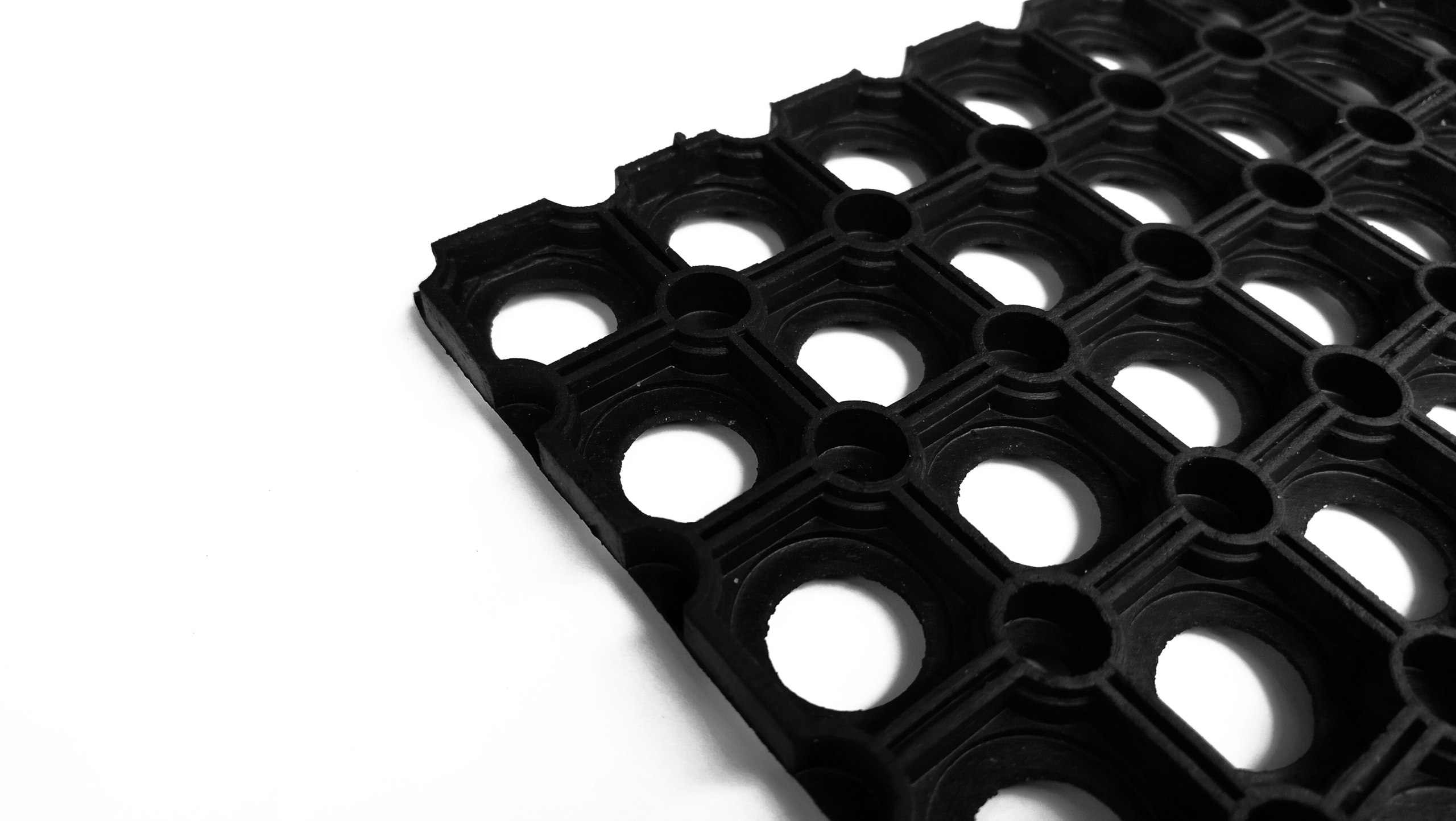 WYCIERACZKA WEJŚCIOWA ZEWNĘTRZNA GUMOWA MASYWNA CZARNA AŻUROWA POD DRZWI Rodzaj gotowa