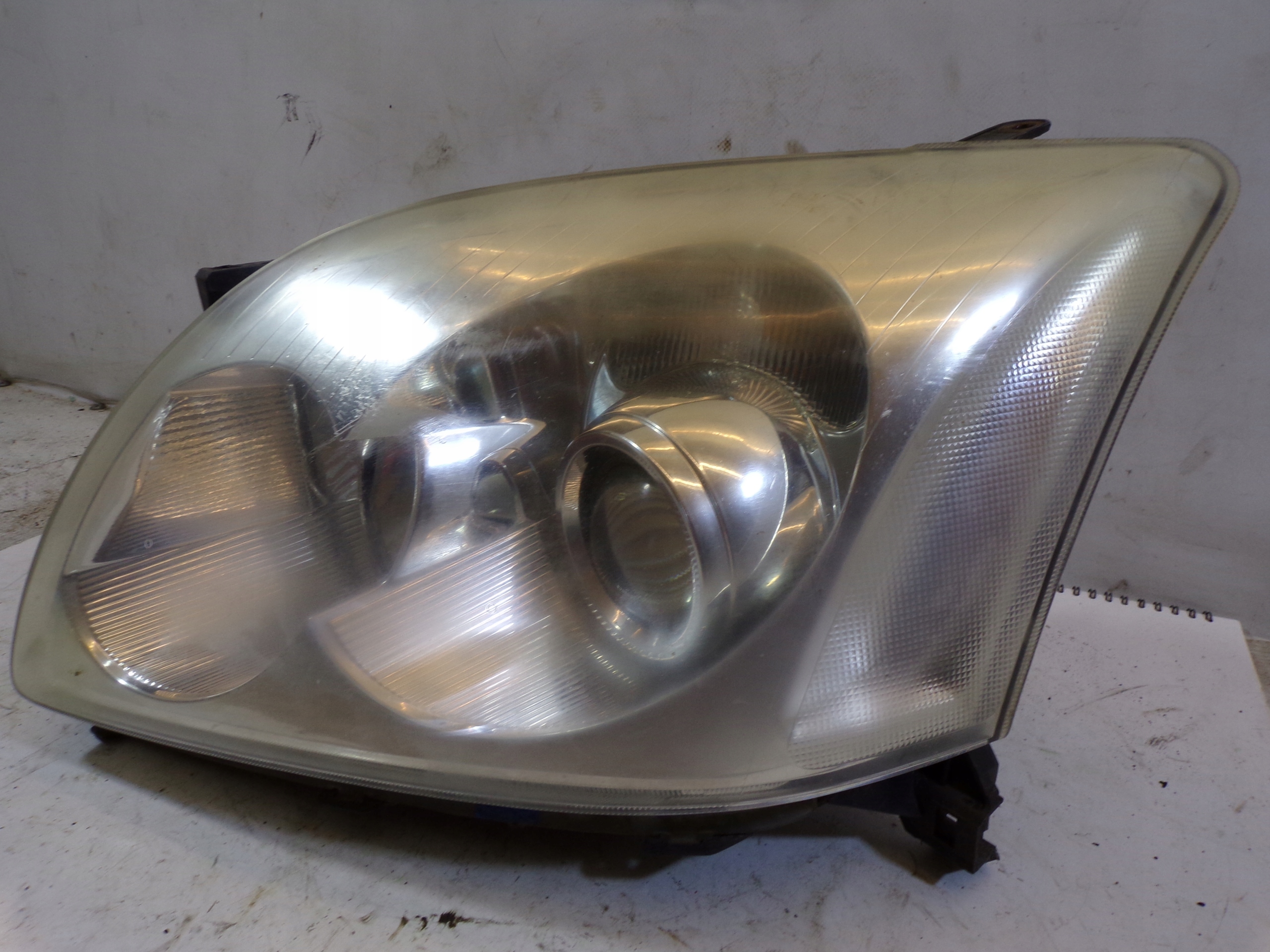 light front front left TOYOTA AVEMSIS T25