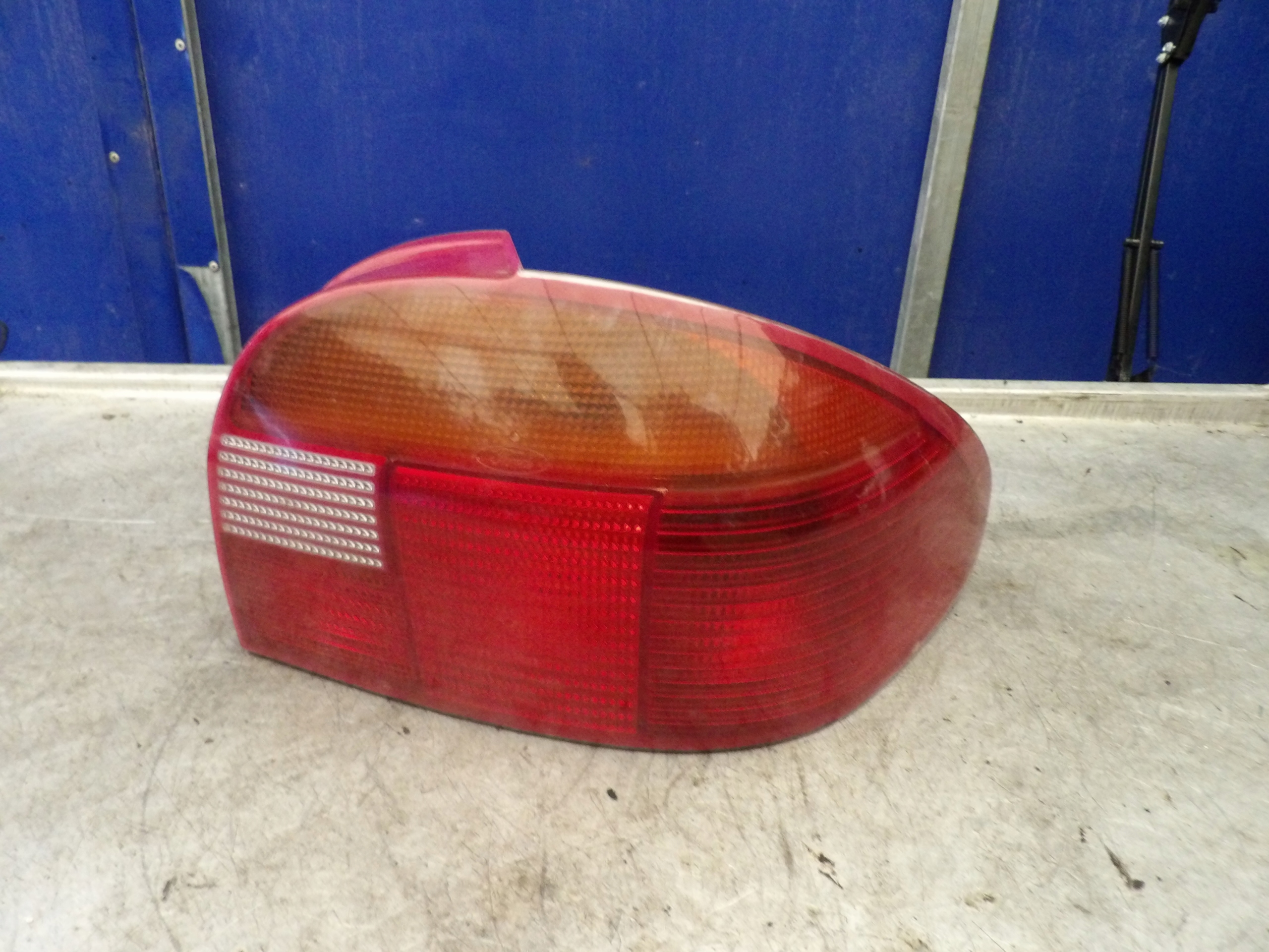 Ford mondeo MK1 light rear right HB
