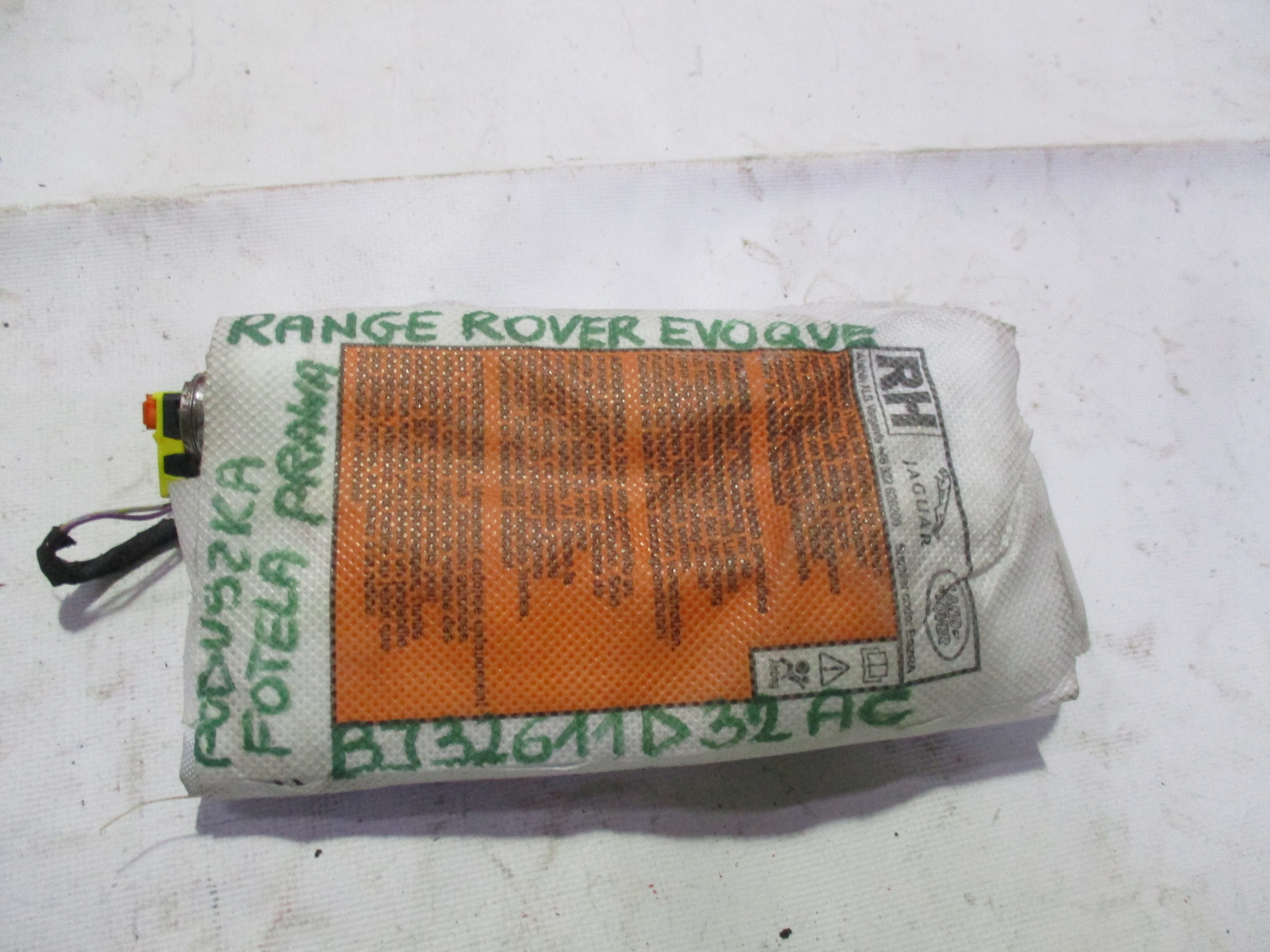 подушка кресло правая Range Rover Evoque BJ32611D32AC
