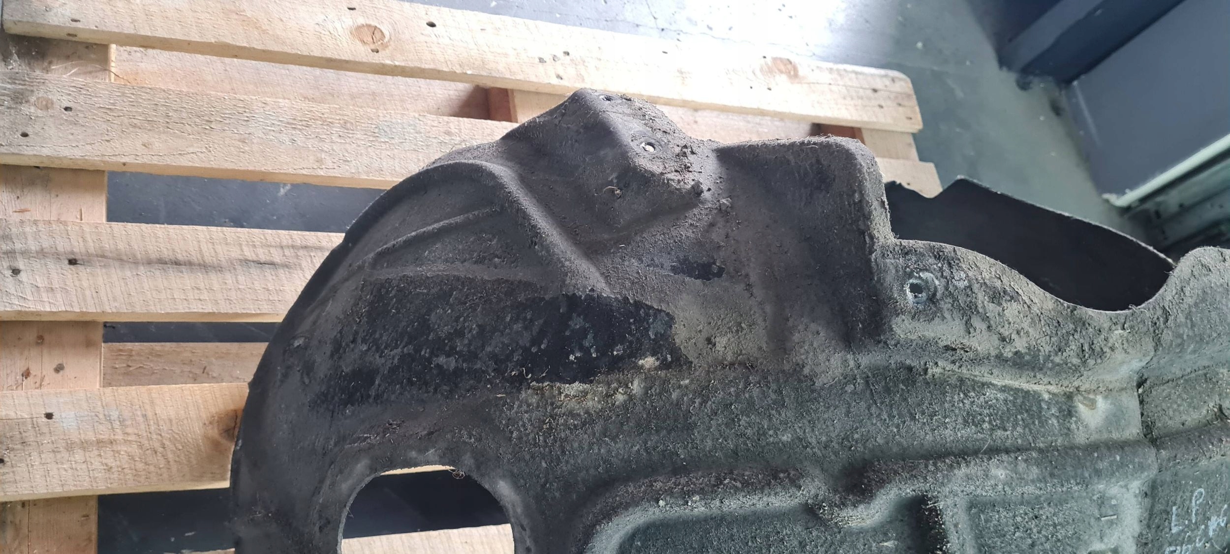 A6 C6 LIFT belsösárvédö bal bal eleje elsö MATERIAL