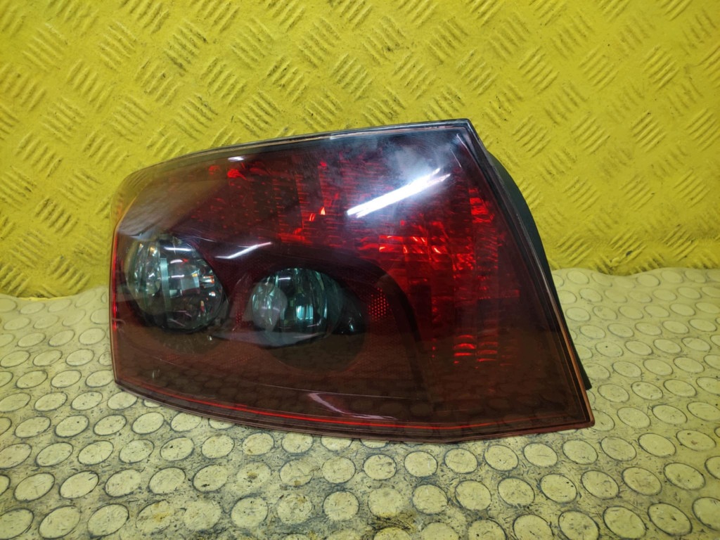PEUGEOT 407 light left rear part