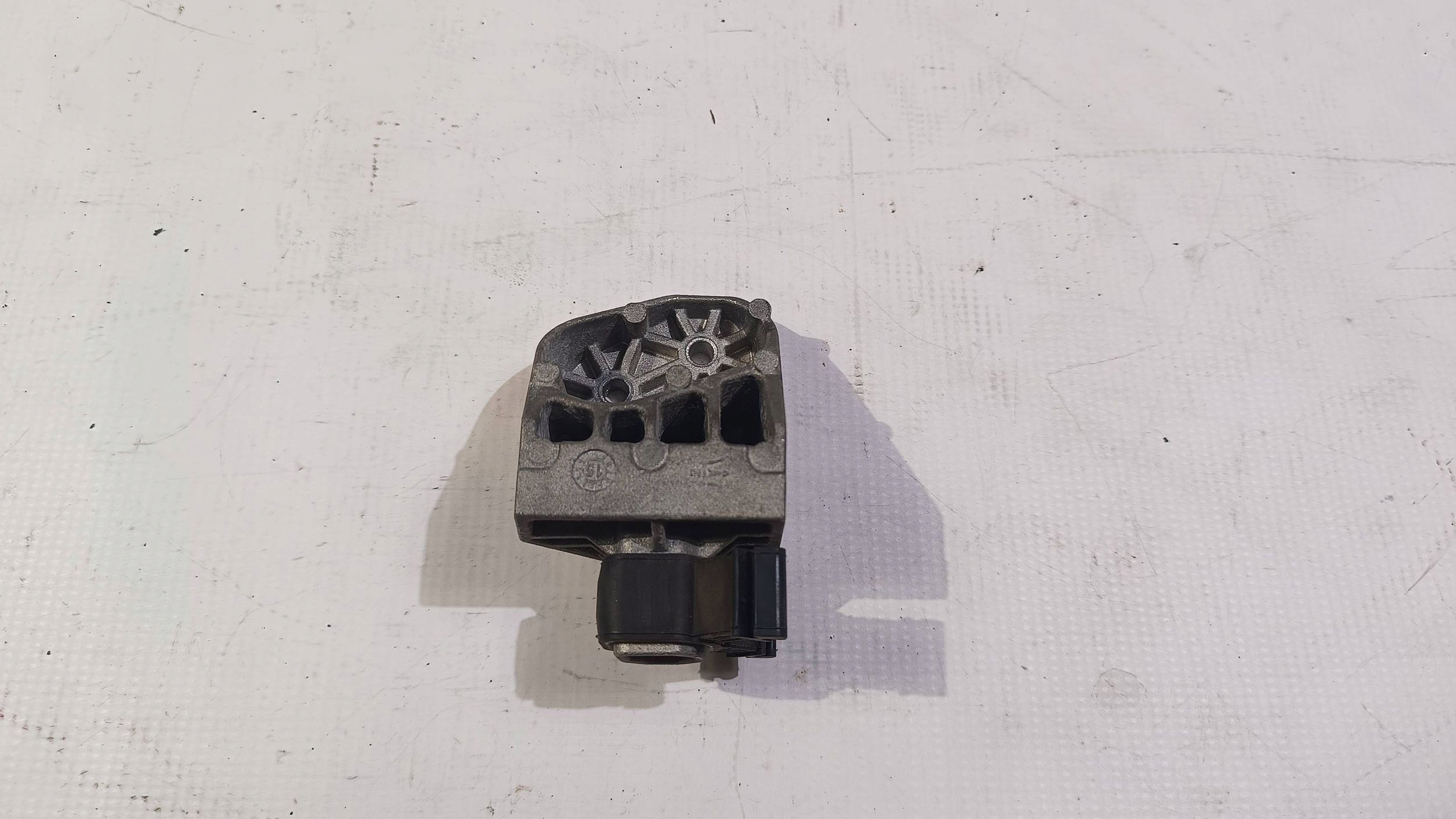 bracket console holder radiator left Maserati Quattroporte GTS 2013