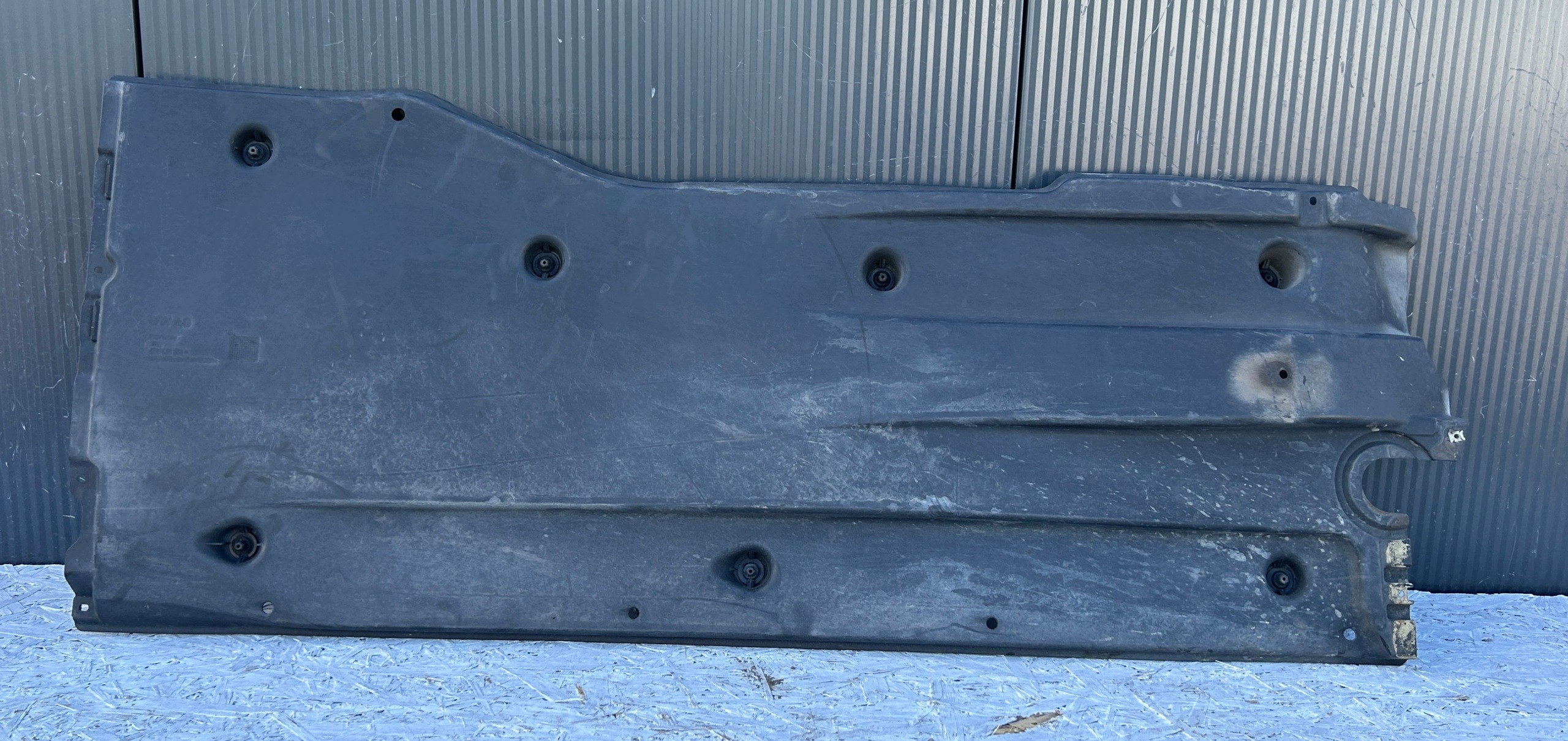 cover chassis left VW PASSAT B8 14- 3Q0825201H