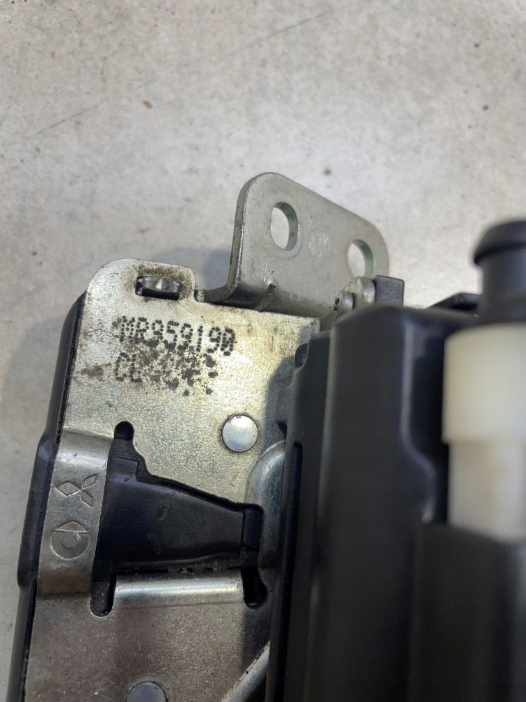 lock bonnet boot MITSUBISHI COLT VI