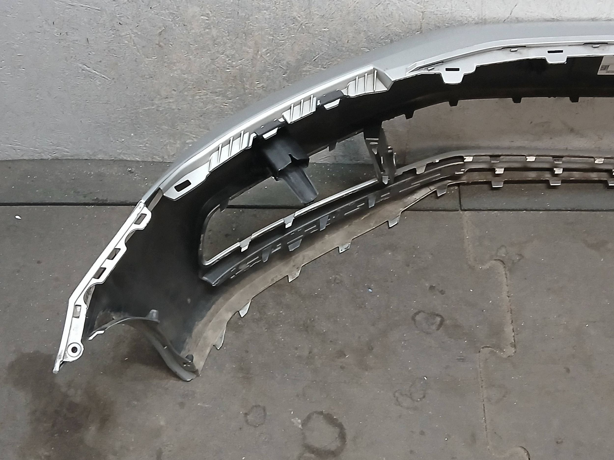 Pare choc Avant VW TOURAN 5TA 15