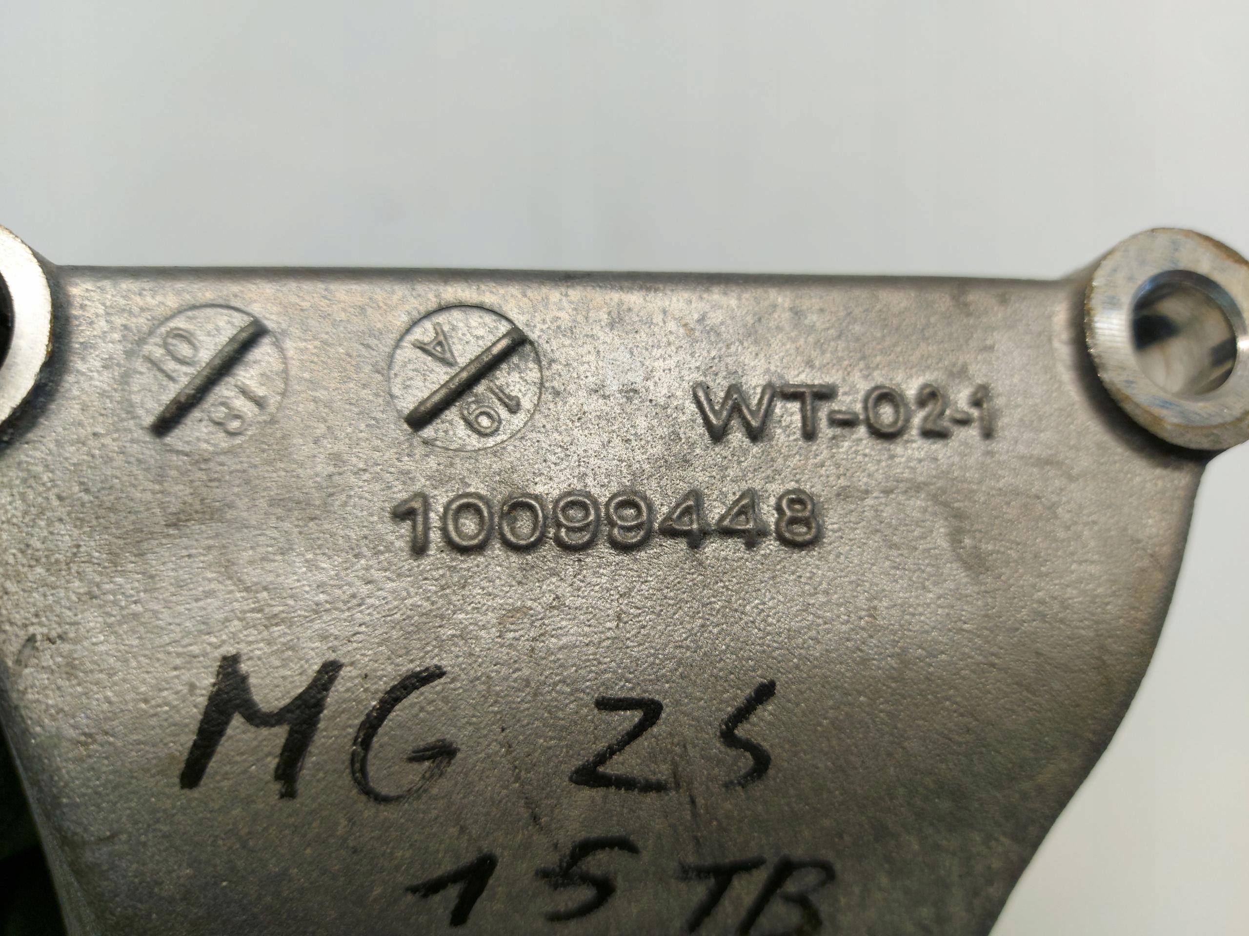 MG ZS 1.5B roll prowadzaca holder 10099448