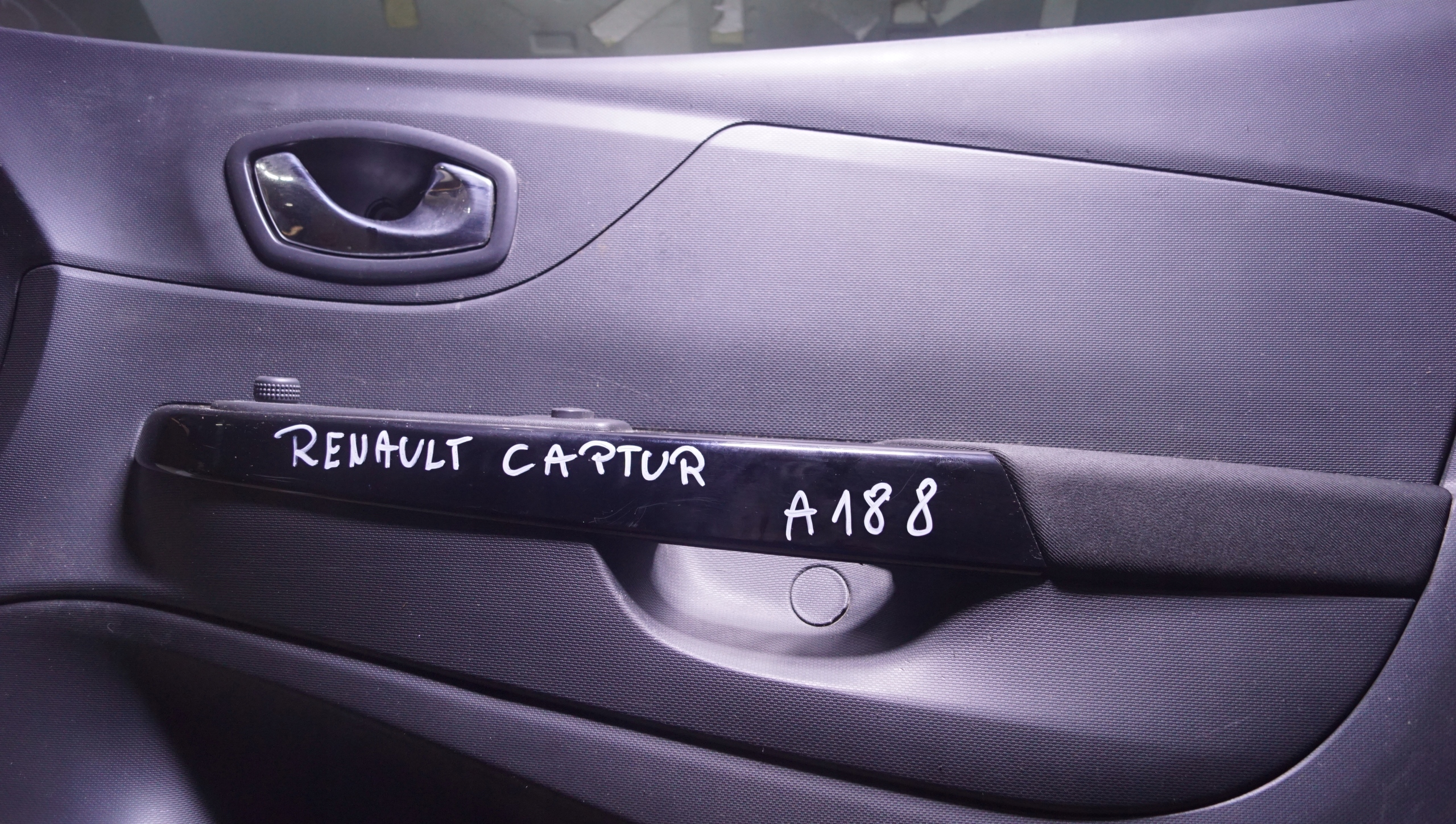 дверные карты правый передний renault CAPTUR и