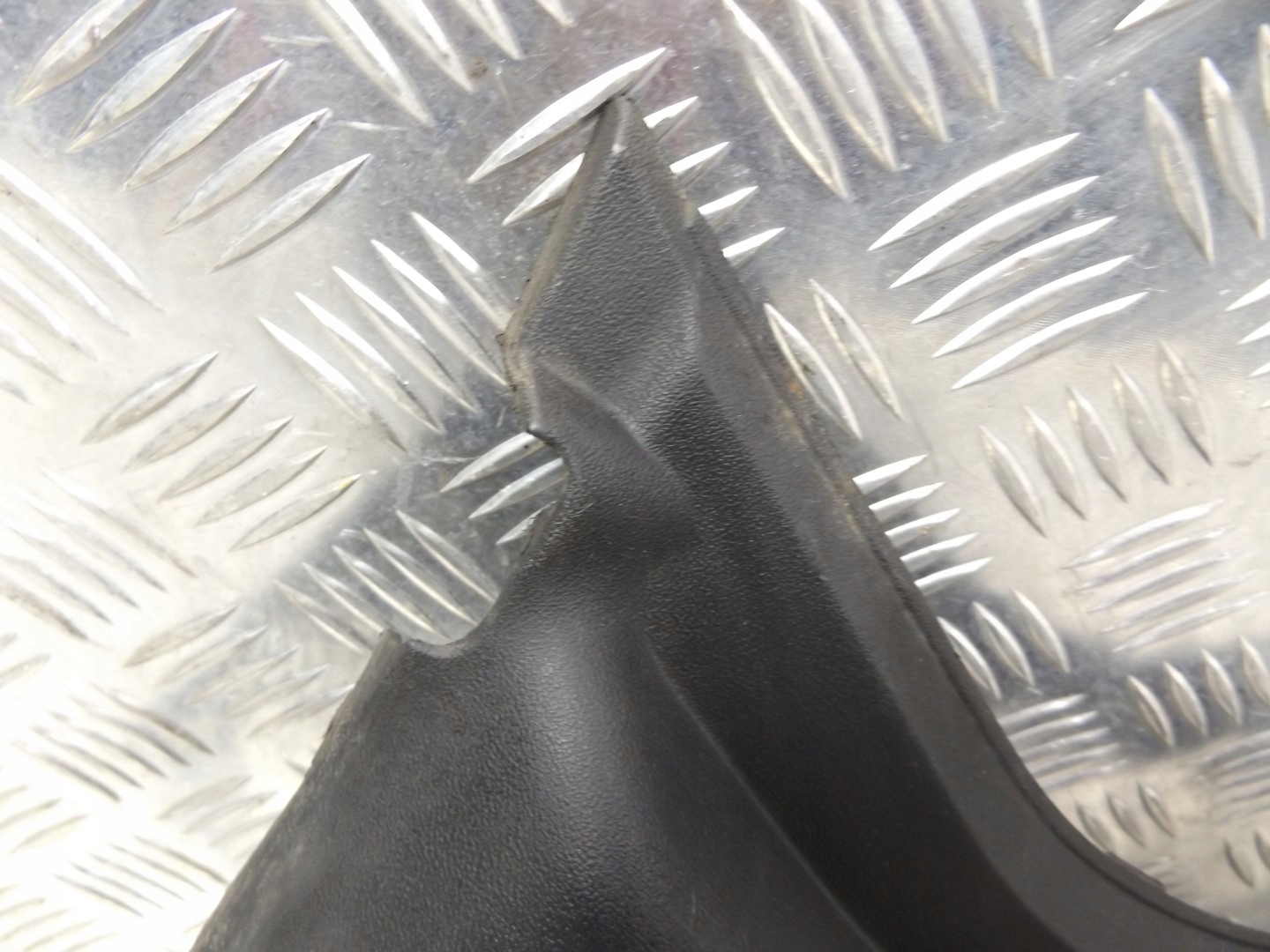 Tesla Model S P85D 691KM OSŁONA PODSZYBIA PODSZYBIE 1050488-00-B Numer katalogowy części 1050488-00-B