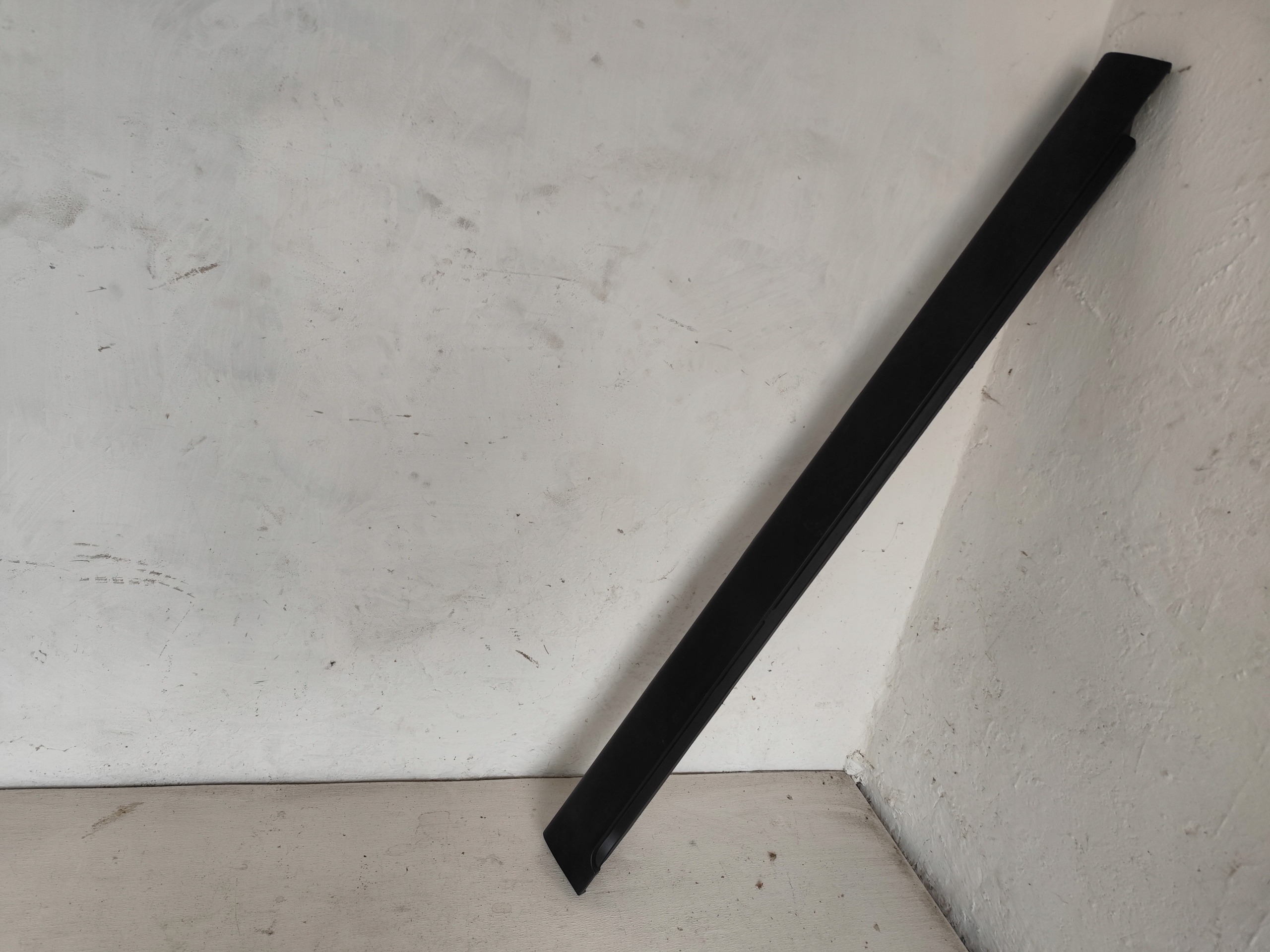 SSANGYONG TIVOLI 2016 moulding threshold left