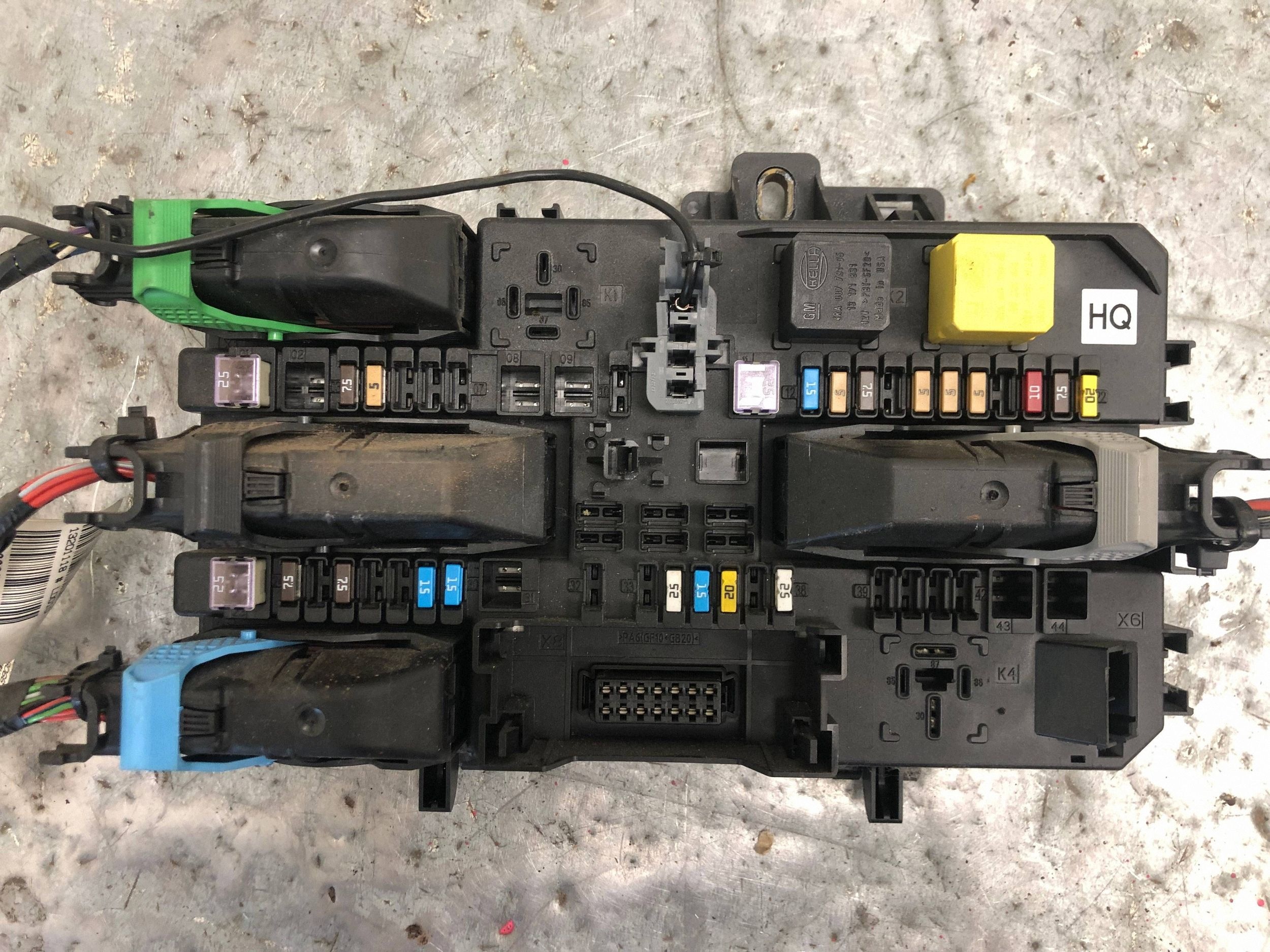 Module Module fusibles OPEL ASTRA H CABRIO 13220831