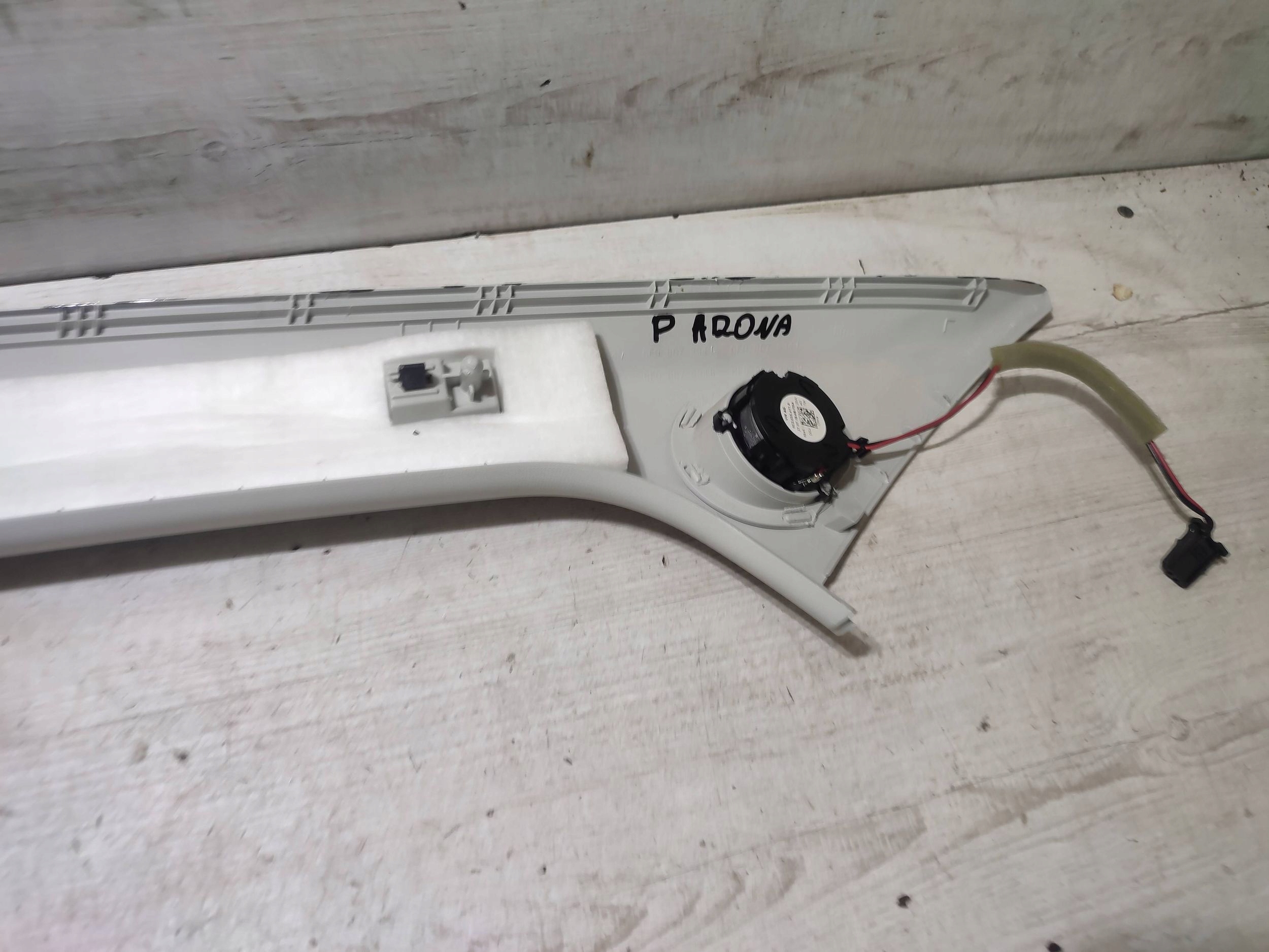 Seat Arona 2019 right side cover slupka windows przedniej / A