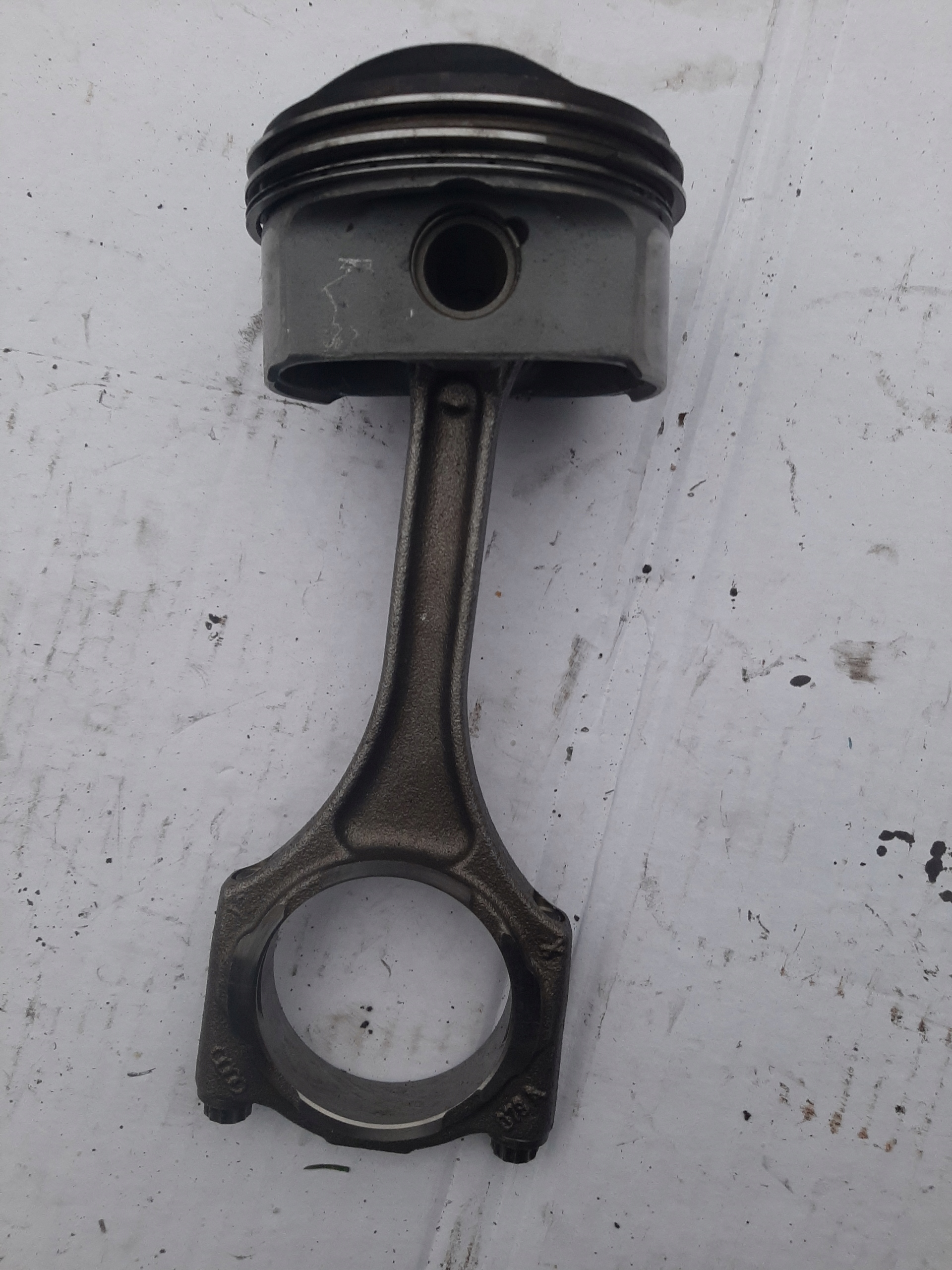 KRB3 шатун + поршень AUDI Q7 A8 D3 4.2 FSI 079A