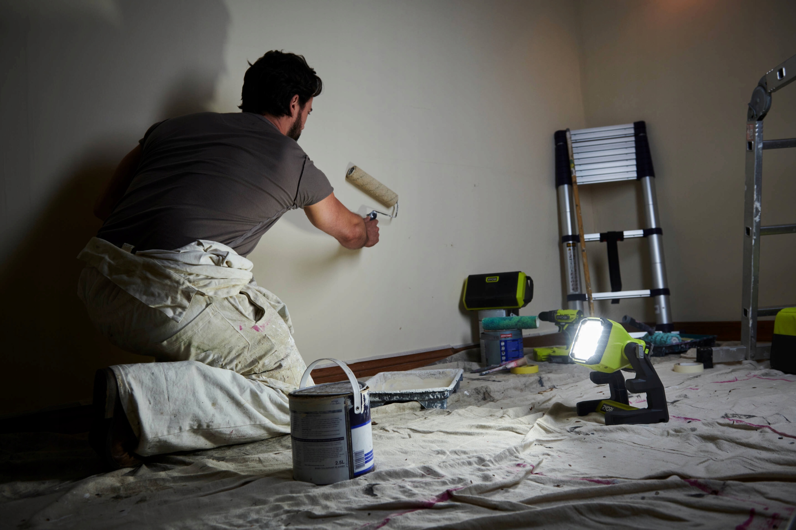 RYOBI RLFD18 LAMPA WARSZTATOWA 18V PRZENOSNA ONE Weight with packaging 0 9 kg