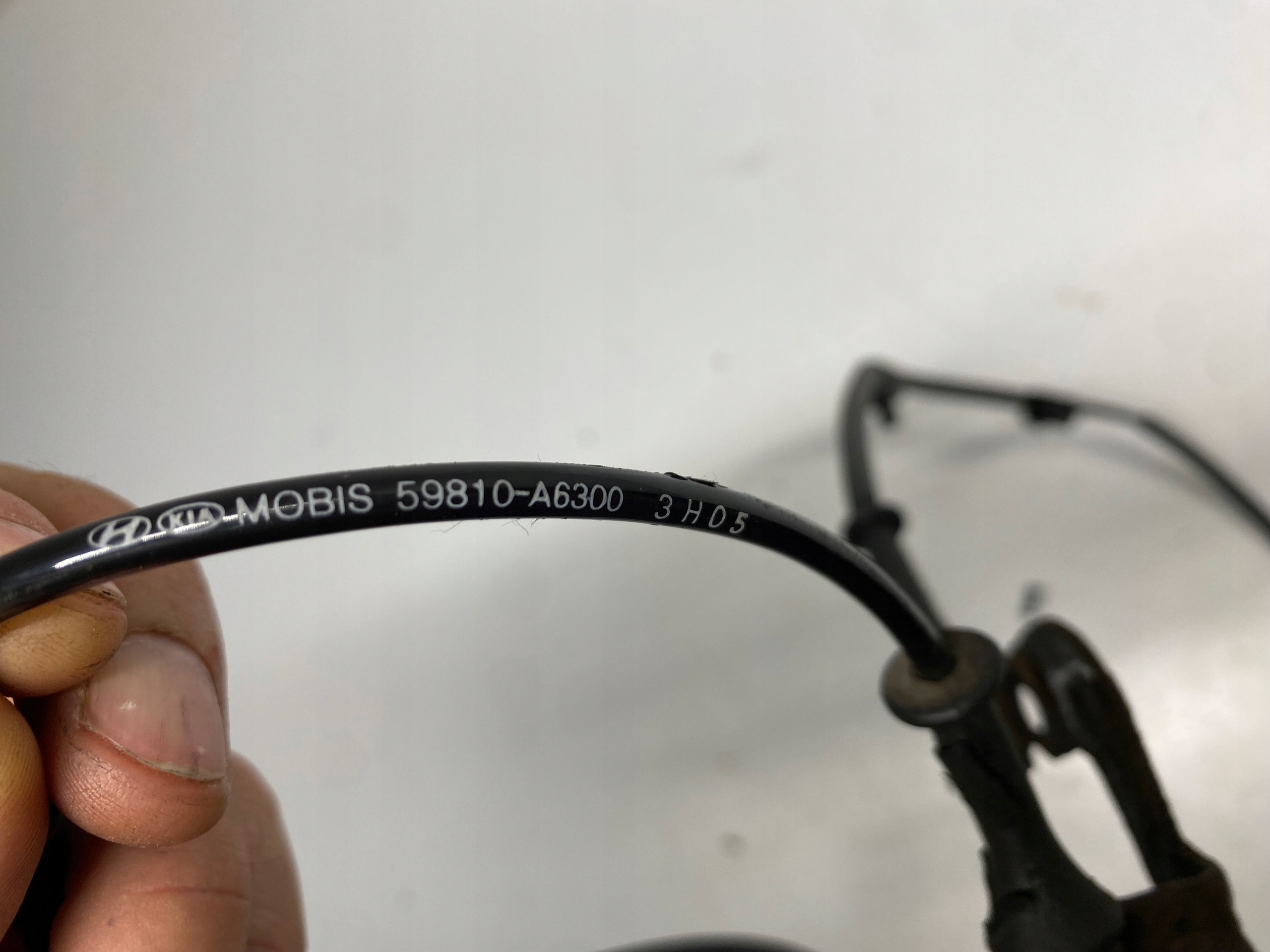 HYUNDAI I30 II sensor ABS left front 59810-A6300 12