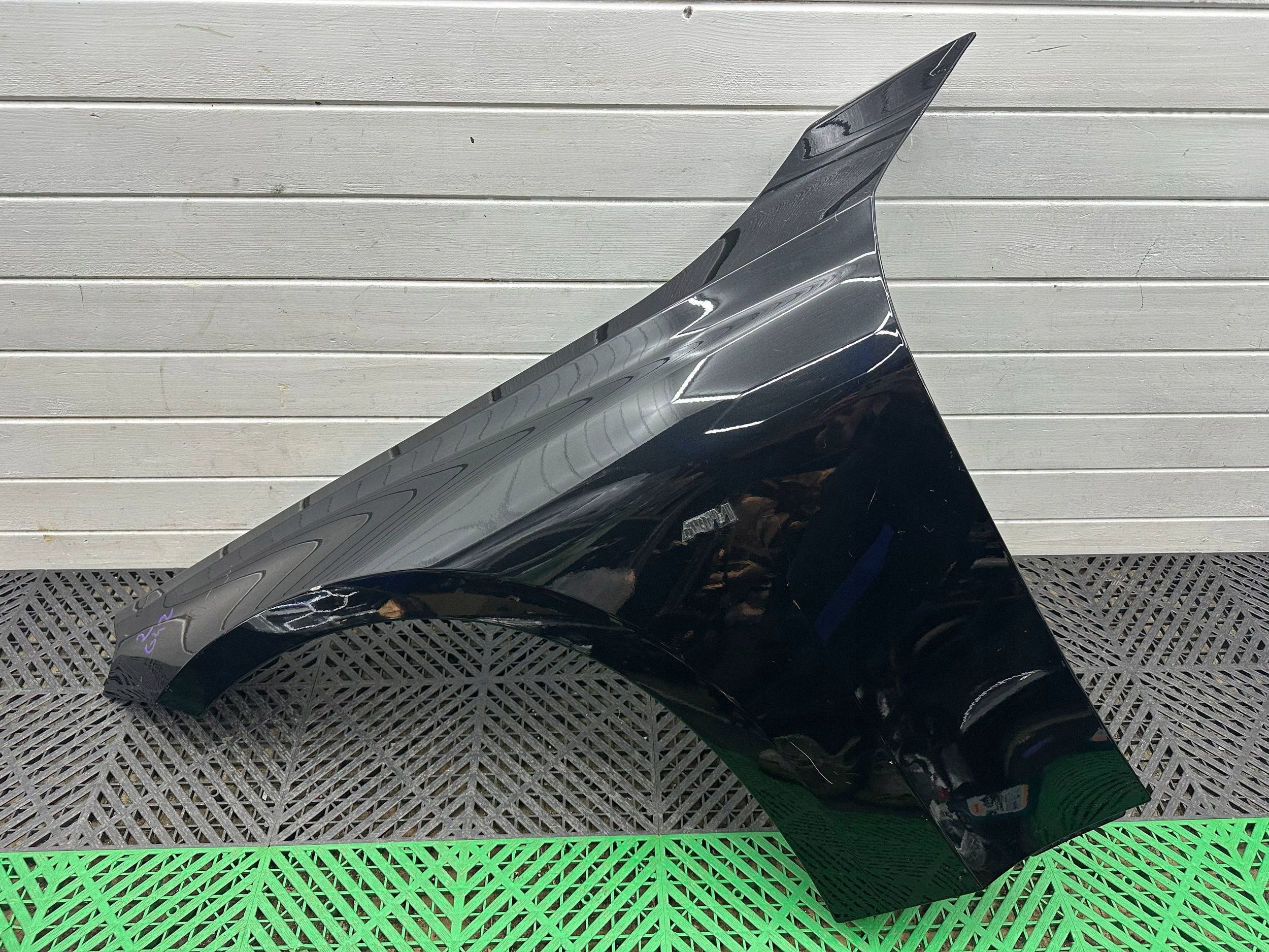 blatník předek strana levá BMW 2 G42