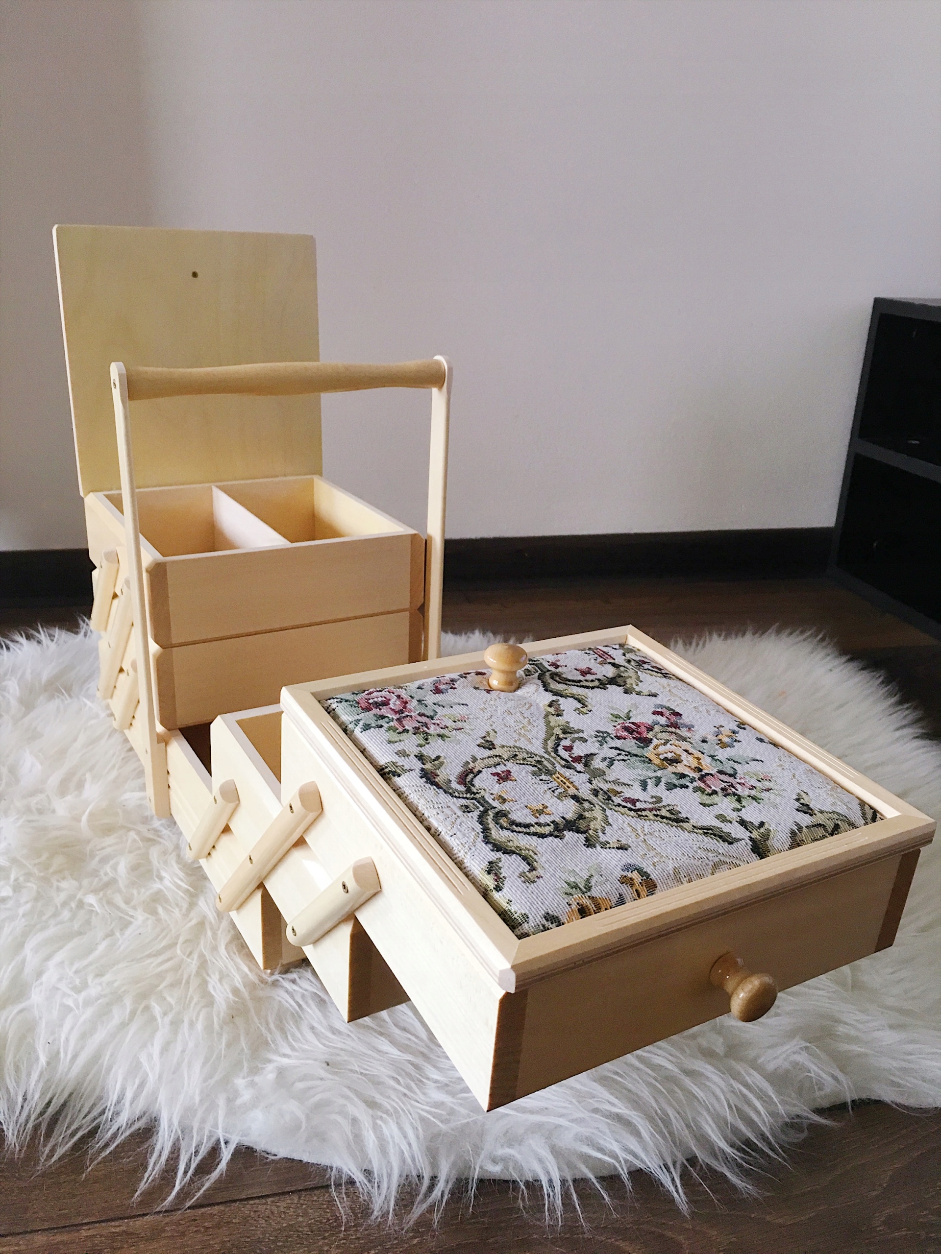 Niciarka pojemnik na nici przybornik puzderko HAND Marka inny