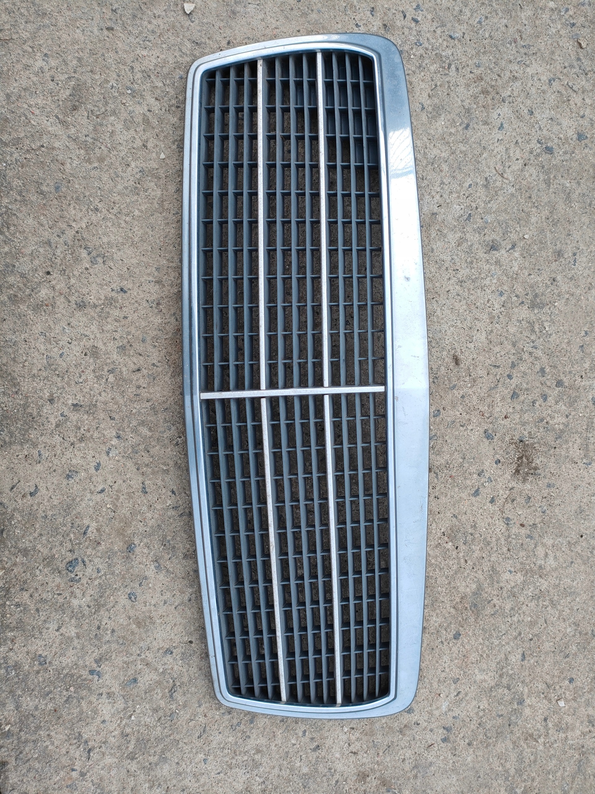 Grill Grill MERCEDES W210 2108880023