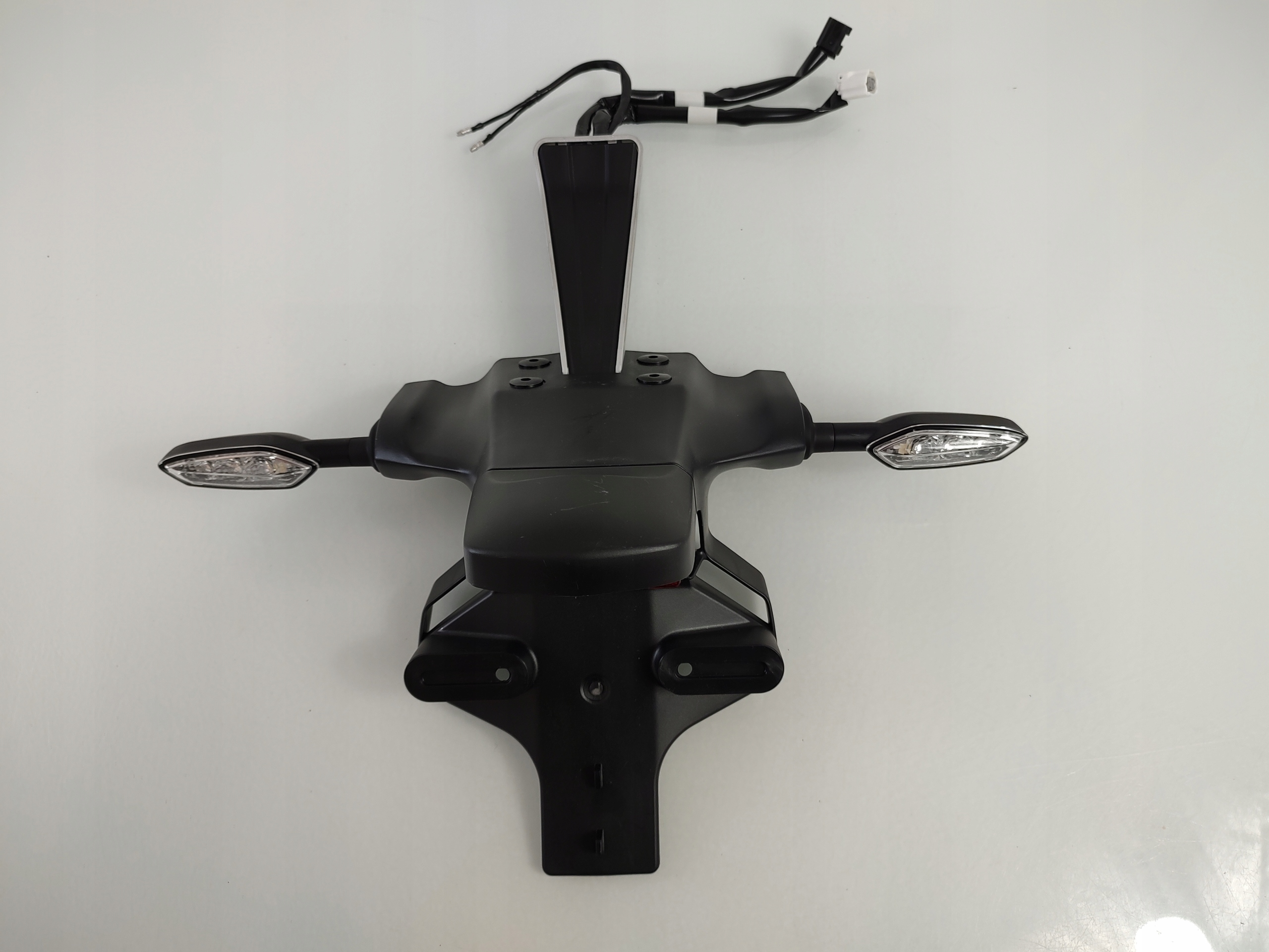 BN6-654674 - G369 YAMAHA R6 RJ27 крепление пластины хвост сзади ' 17