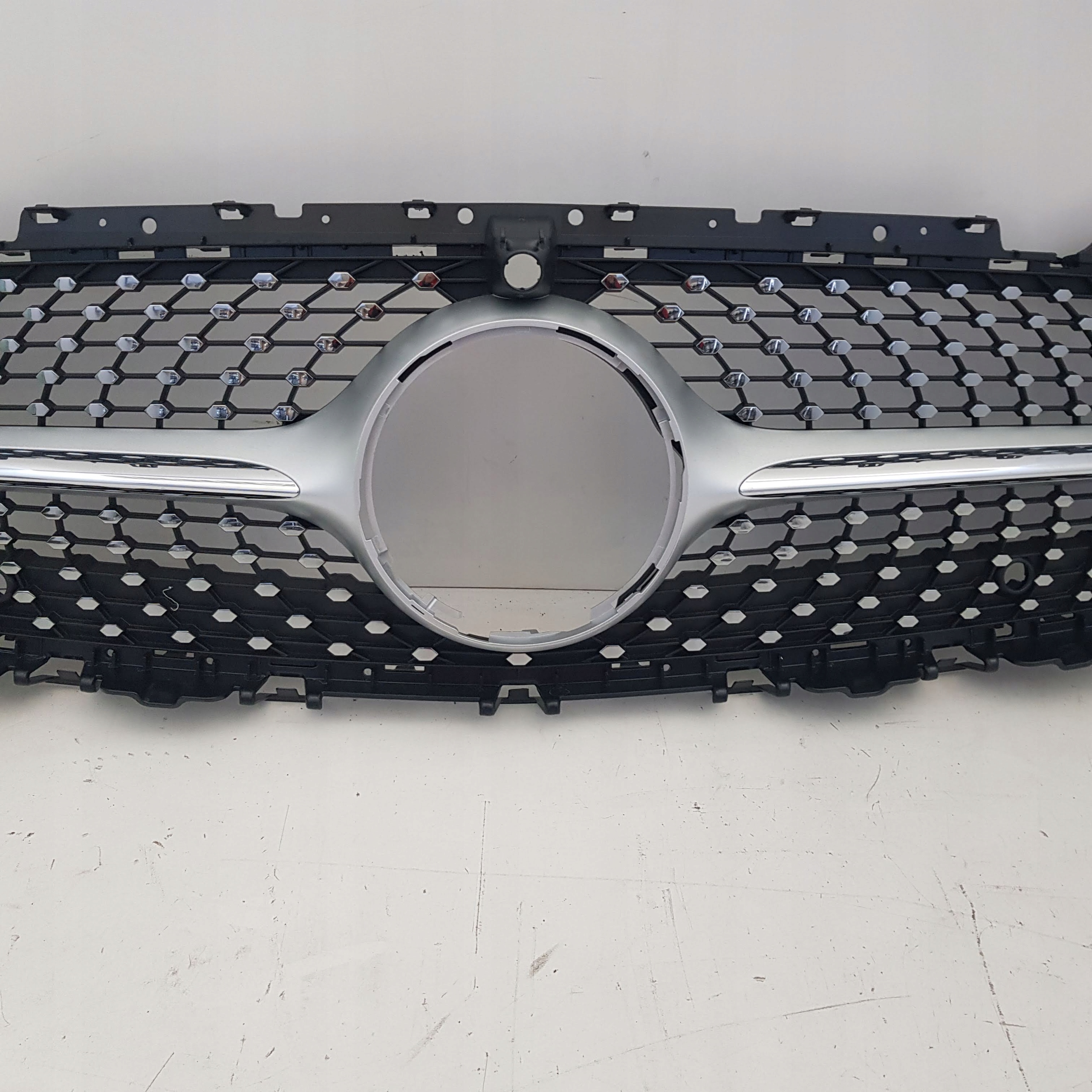 MERCEDES CLS 257 ATRAPA GRIL DIAMOND NOWY ORYGINAŁ Producent części Mercedes-Benz OE