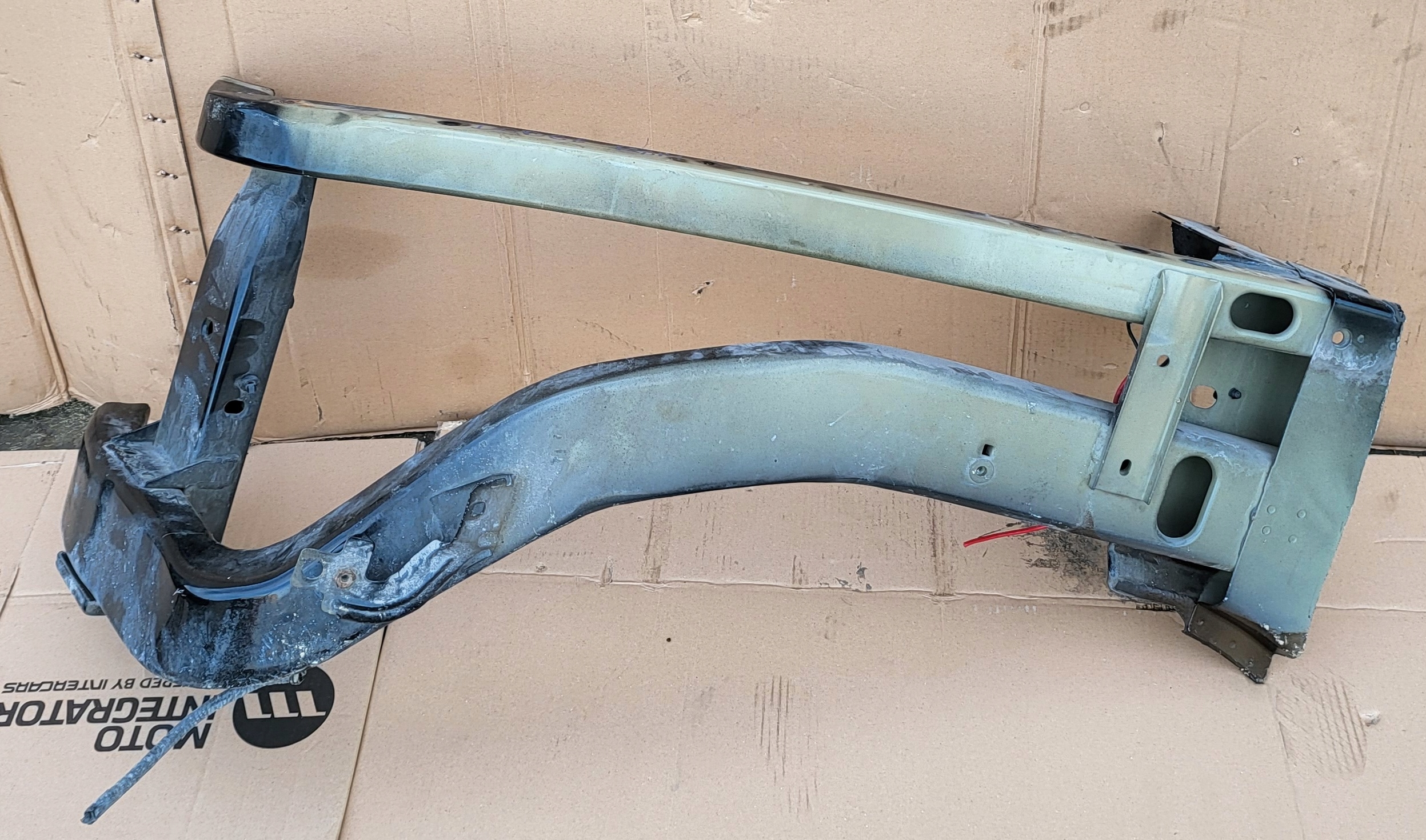 PODŁUZNICA LEWA DODGE RAM 2009-2018