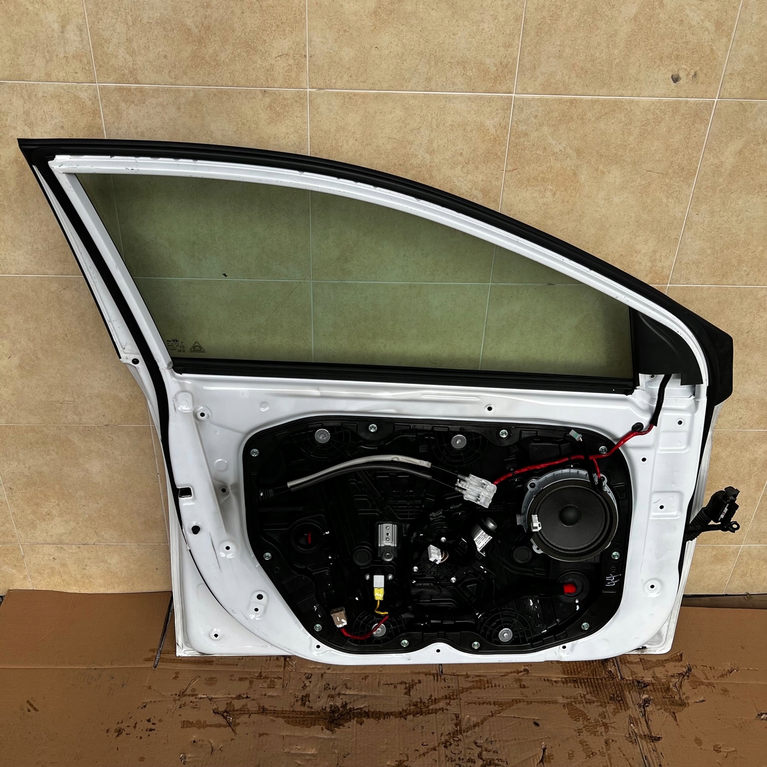 DRZWI KOMPLETNE PRZEDNIE LEWE HYUNDAI IONIQ 2020 Strona zabudowy przód - lewa