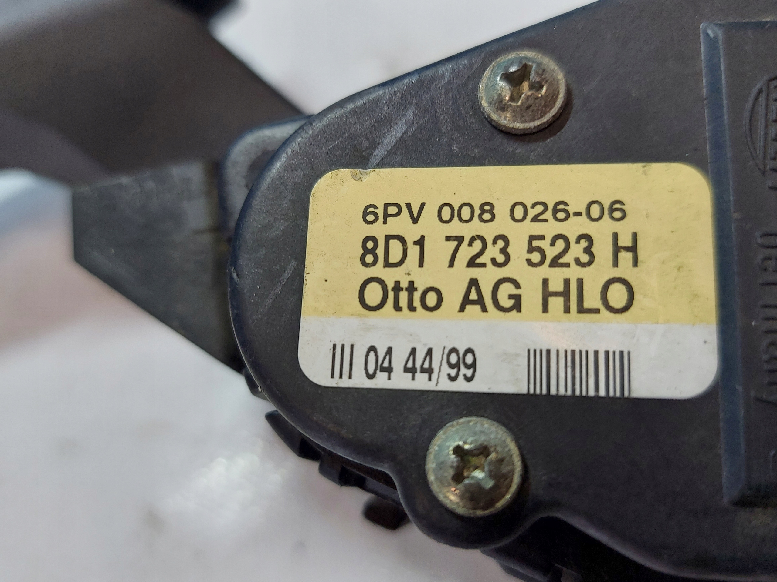 Gaspedal PASSAT B5 2.8 V6 8D1723523H
