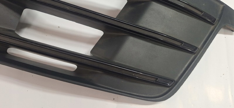 grid of a bumper left front AUDI Q7 4M0807681D
