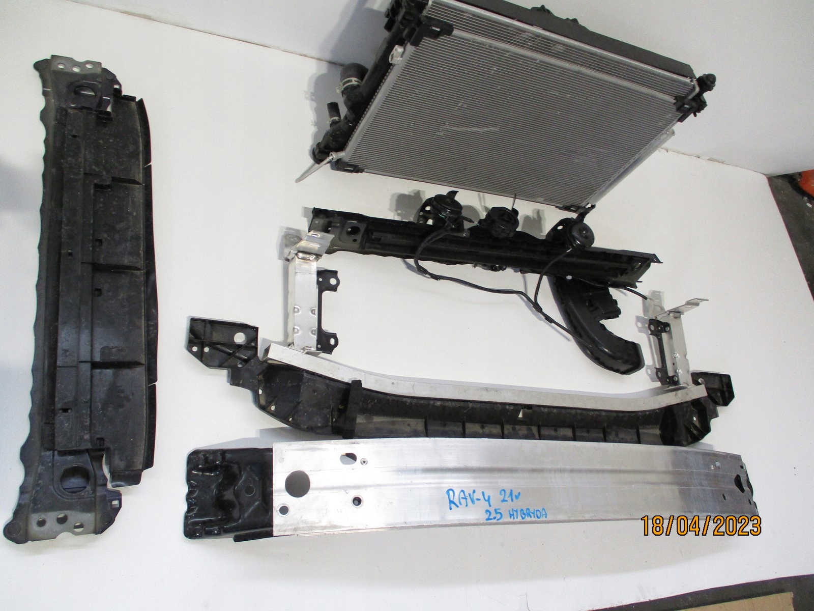 Pas przedni chłodnice TOYOTA RAV 4 21R HYB Typ samochodu Samochody osobowe