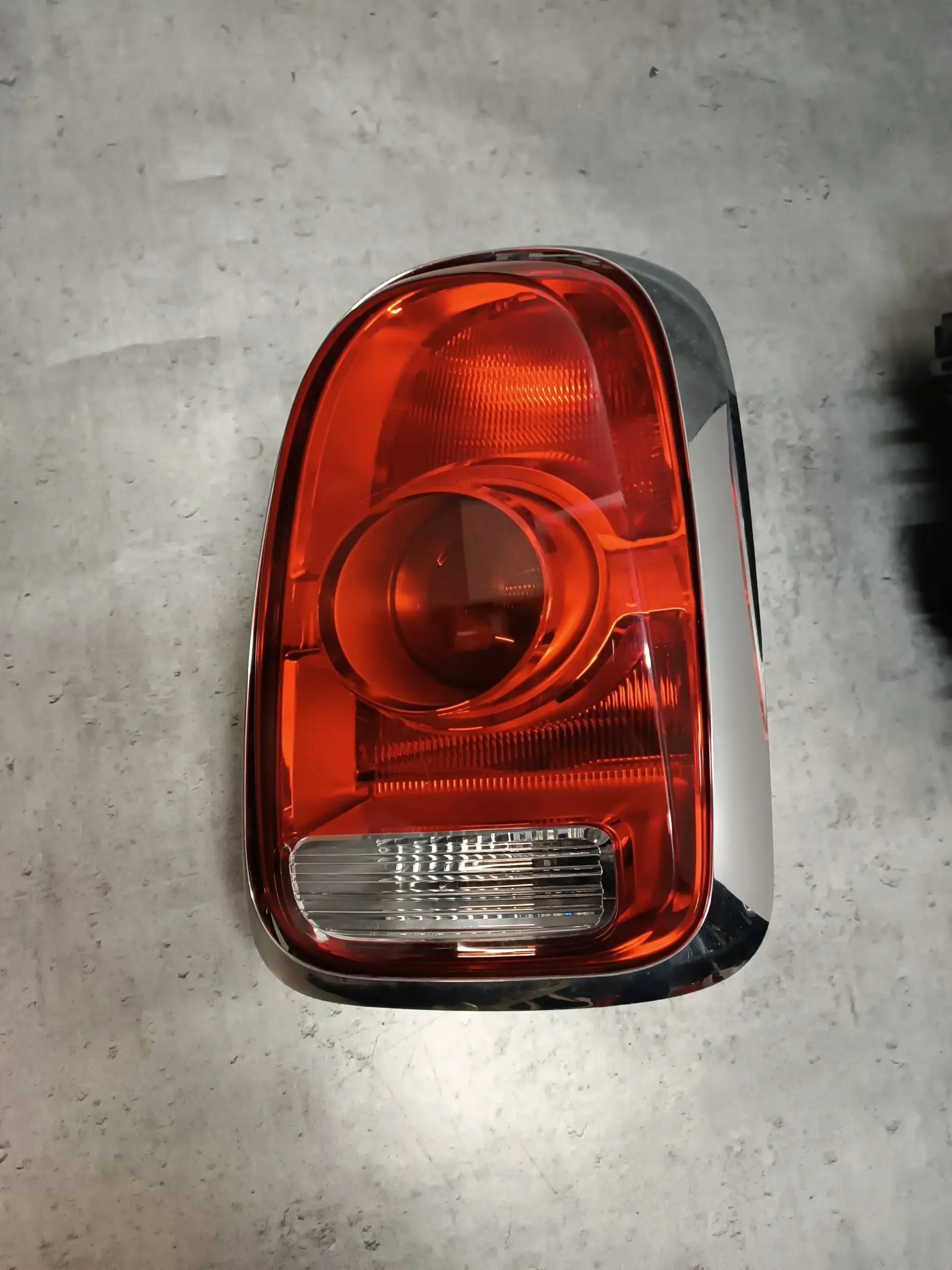 Mini Cooper Countryman F60 LAMPY TYL KOMPLET Producent części Mini OE