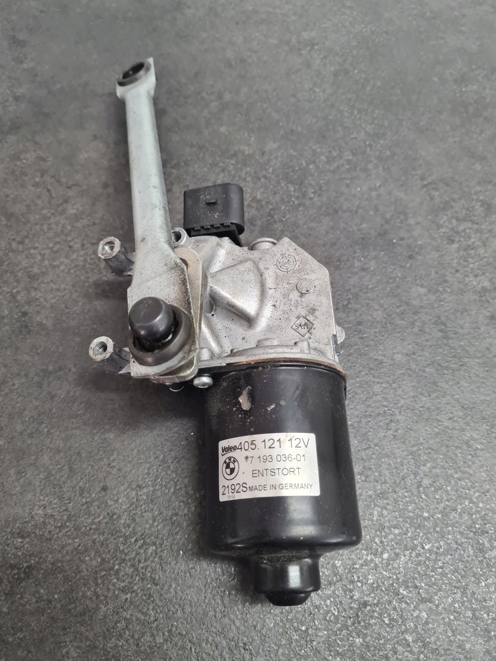 SILNICZEK WYCIERACZEK PRZÓD BMW E82 COUPE 7193036