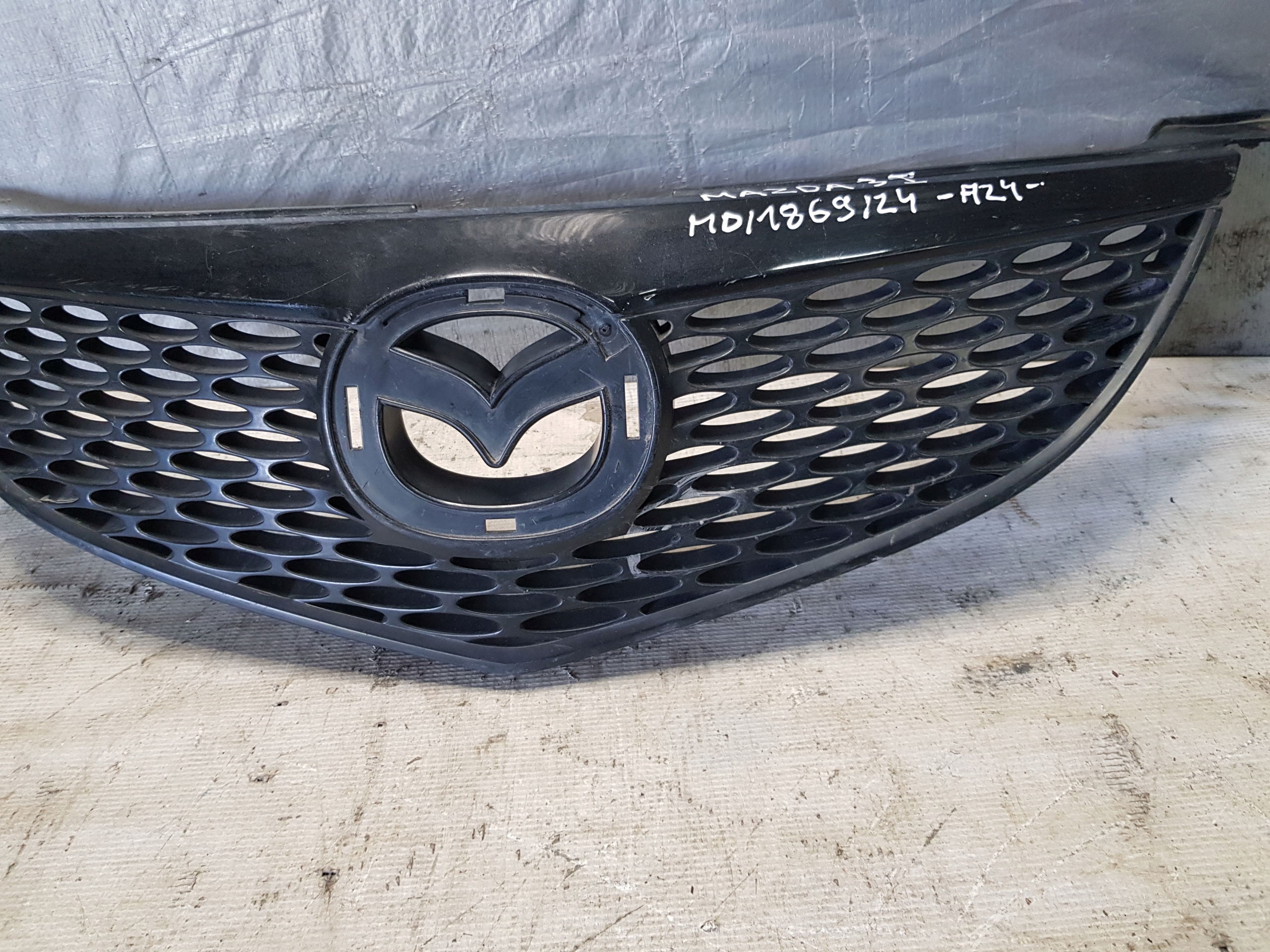 Mazda 3 e OE BN8V50711 GRIGLIA