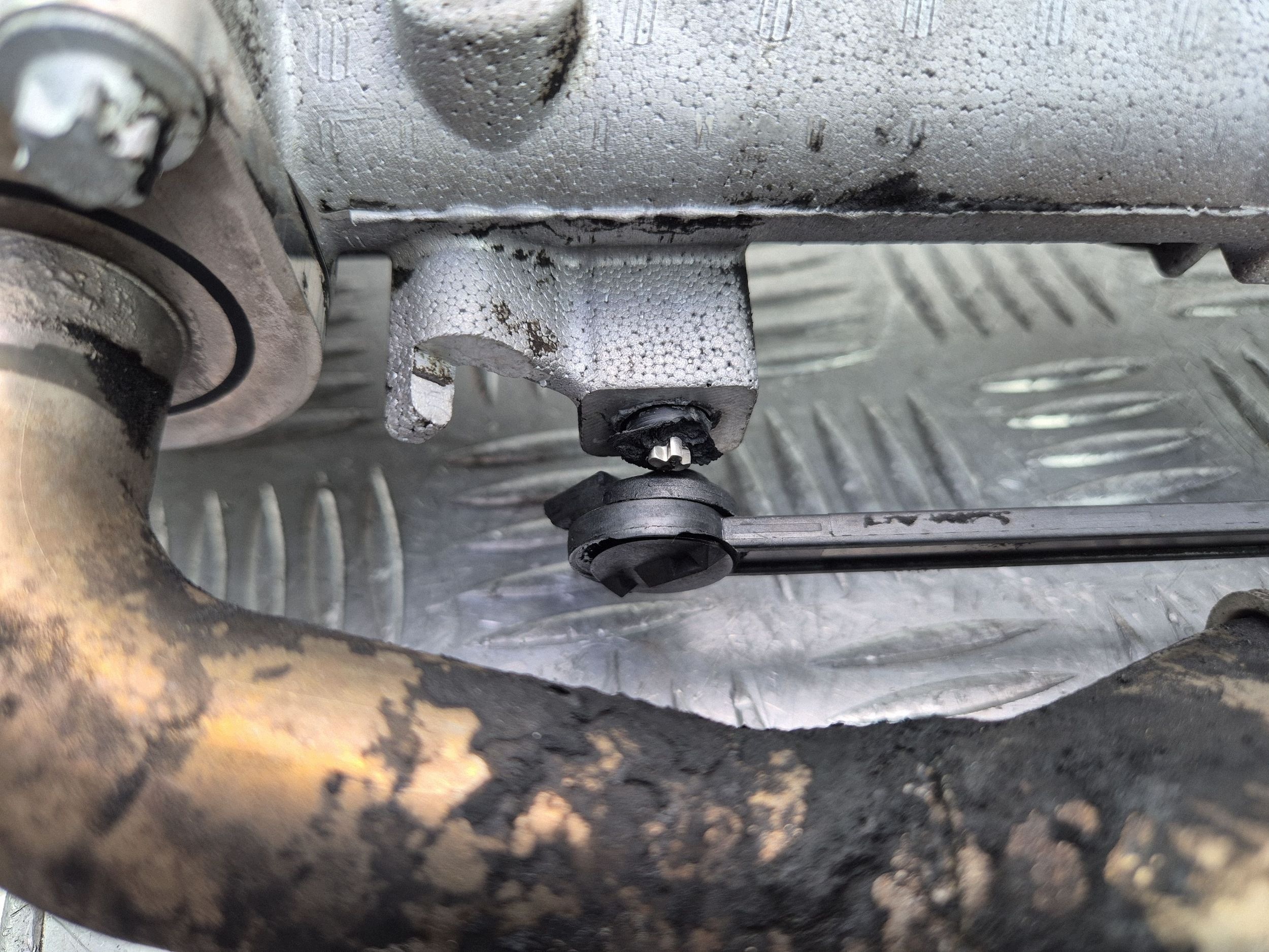 header pipe radiator EGR valve Mercedes E280 CDI W211 LF00052 OM642.920