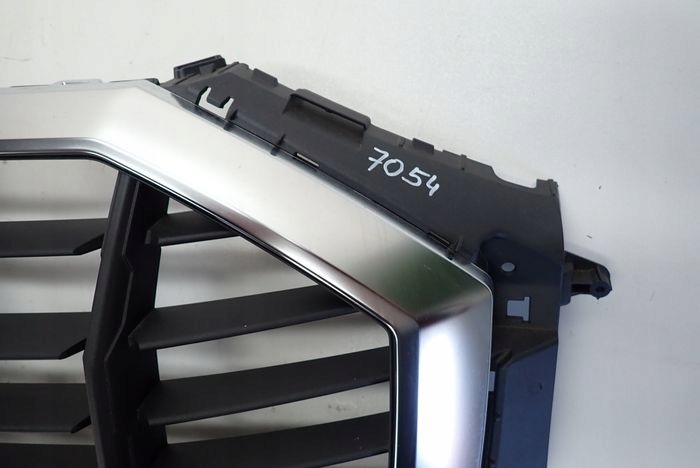 AUDI Q3 II 18- grille 83A853651E
