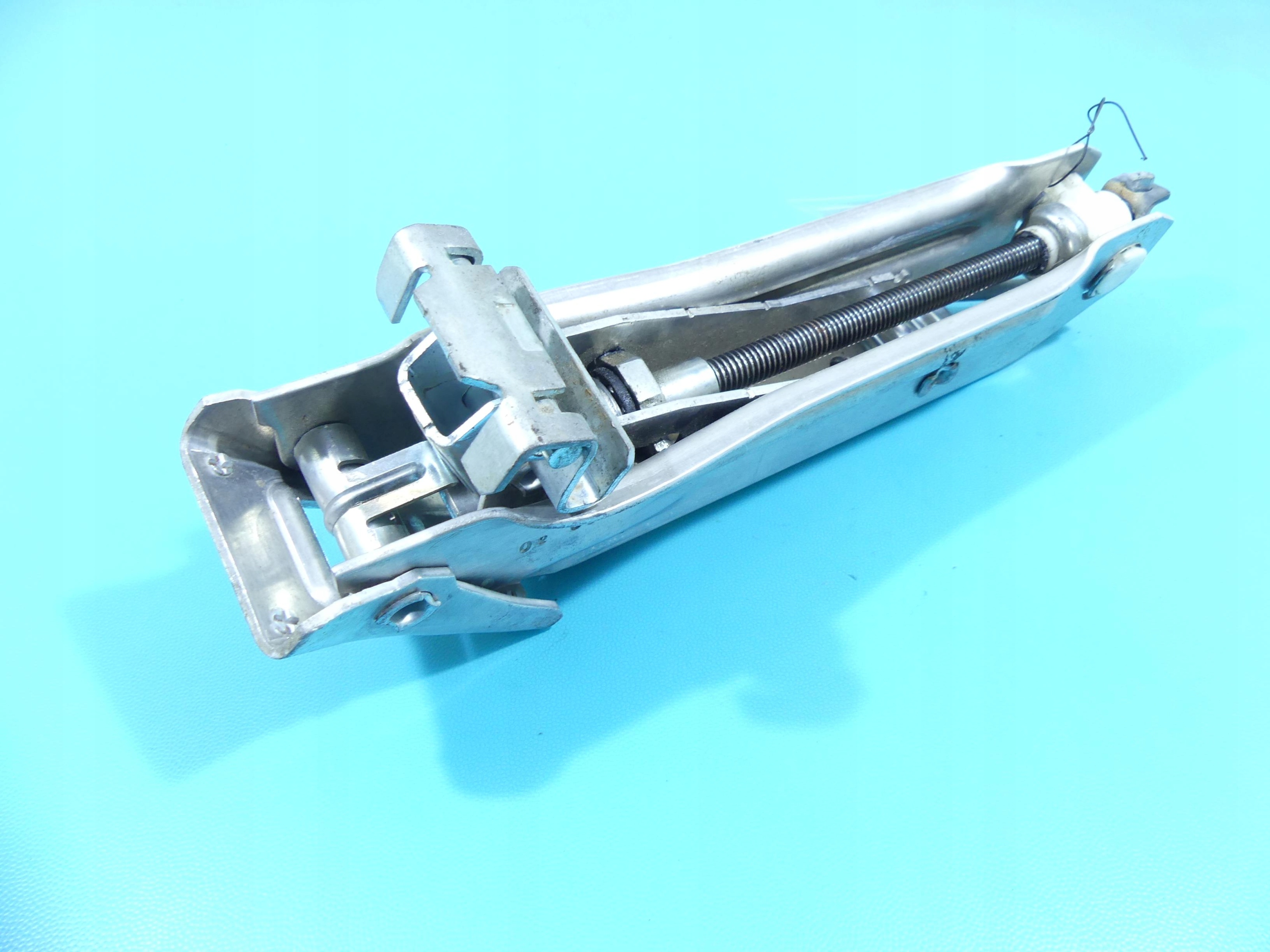 LEWAREK PODNOŚNIK TRAPEZOWY AUDI A4 B5