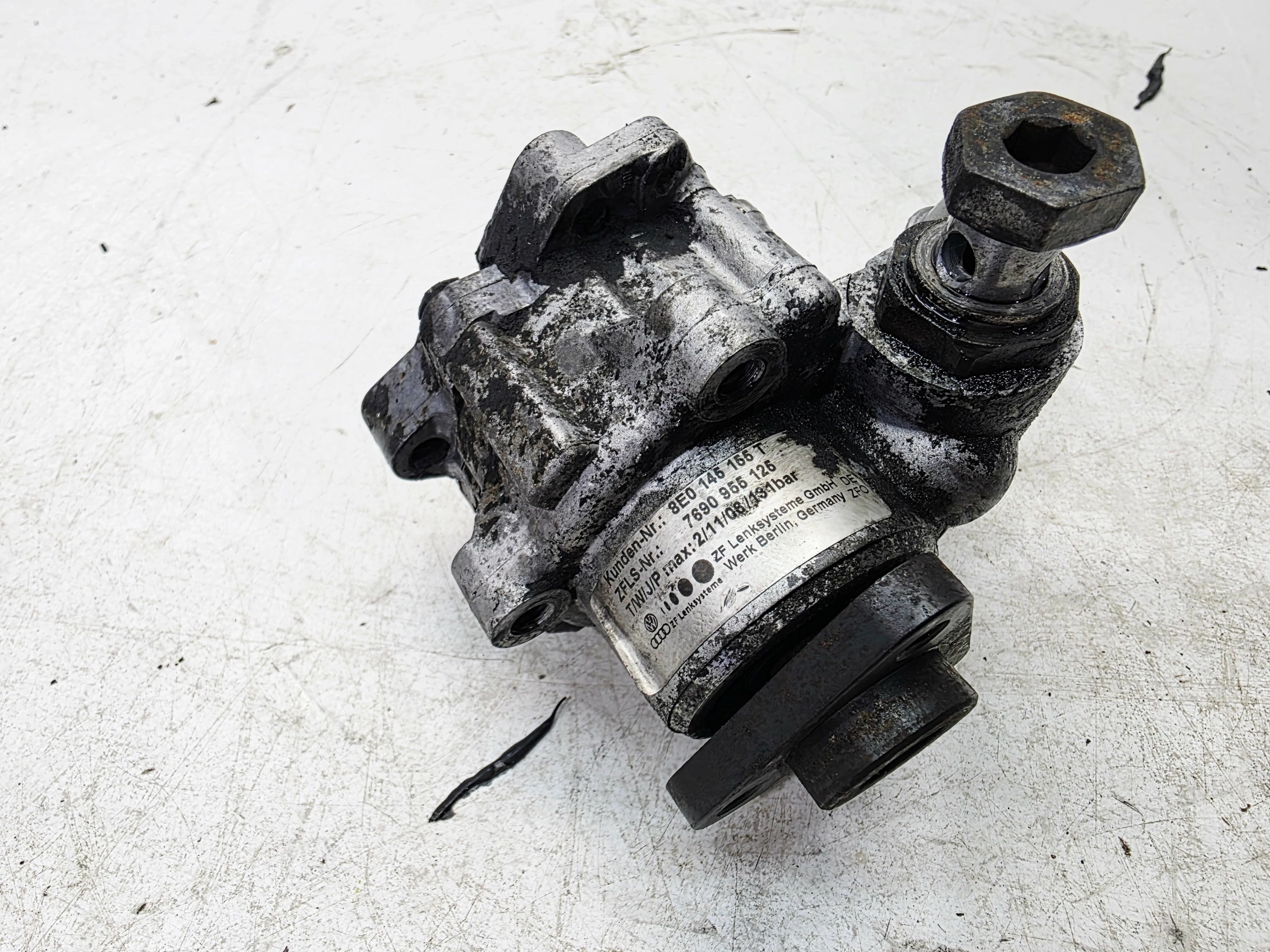 Pompa servosterzo AUDI A4 B7 2.7 3.0 TDI 8E0145155T