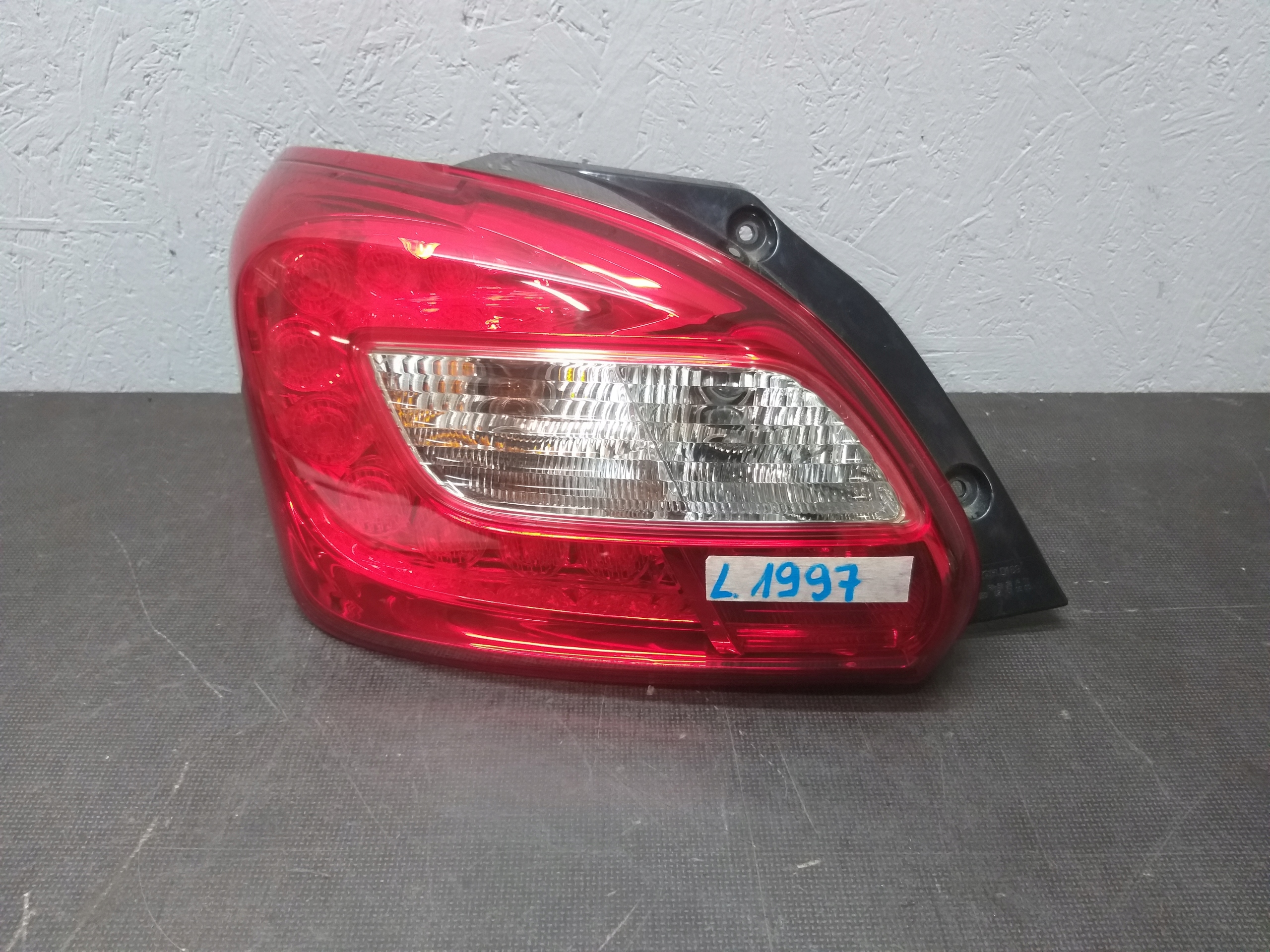 light rear part left MITSUBISHI SAPCE STAR II 2 LIFT LED 8330B021