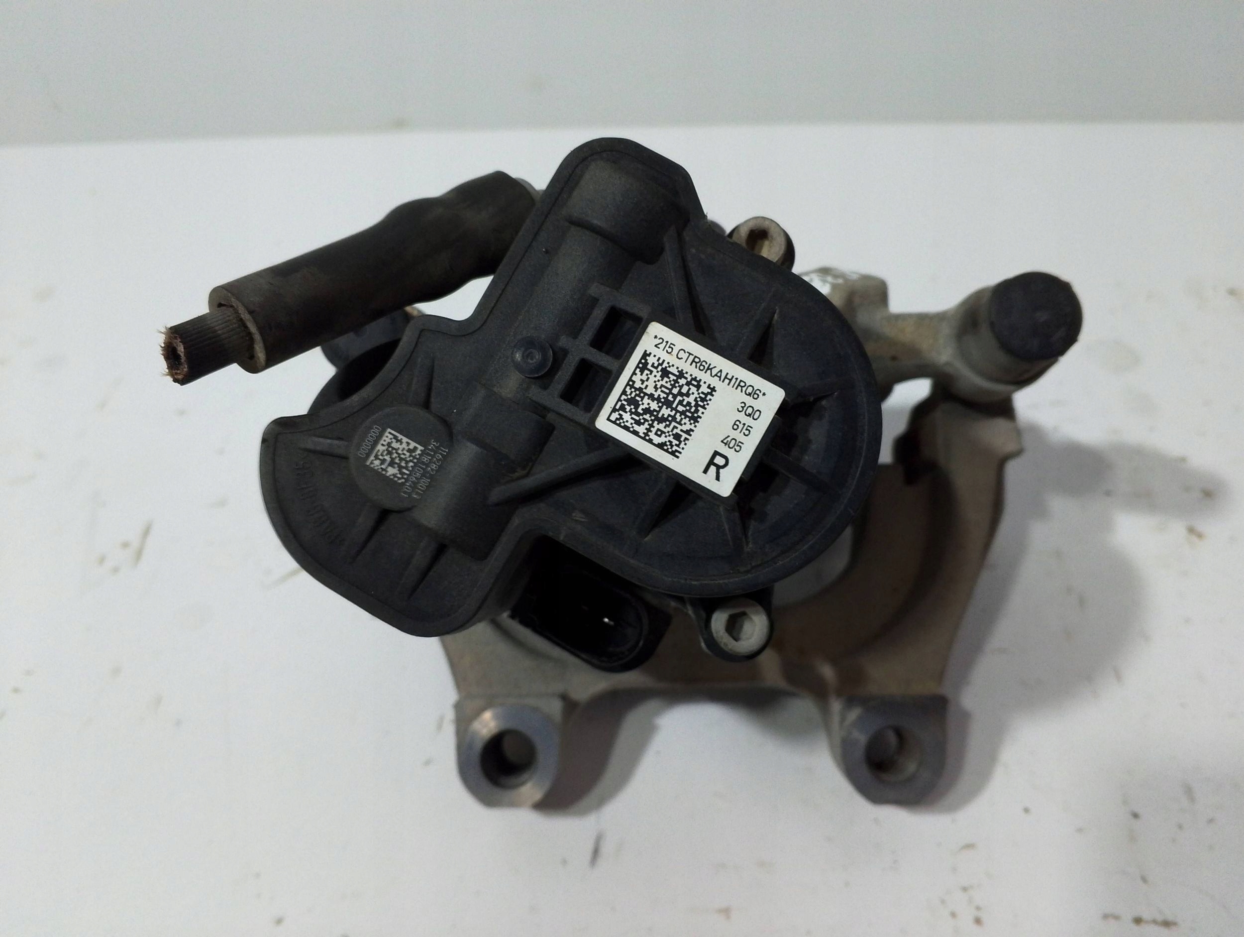 Volkswagen Passat B8 caliper brake rear left 3Q0615405 (B586)