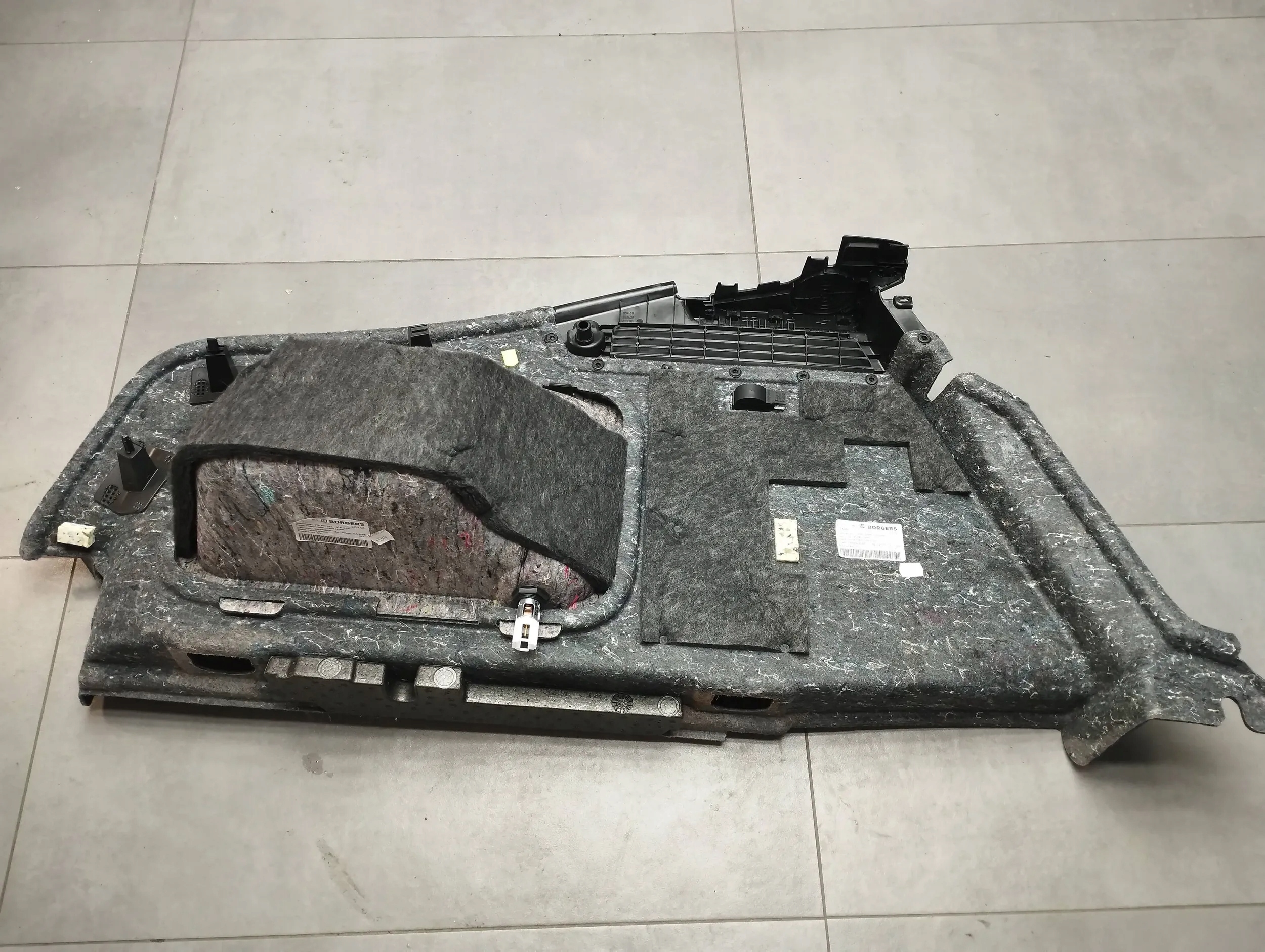 Audi A5 Sportback 8T boot upholstery right 8T8863880M