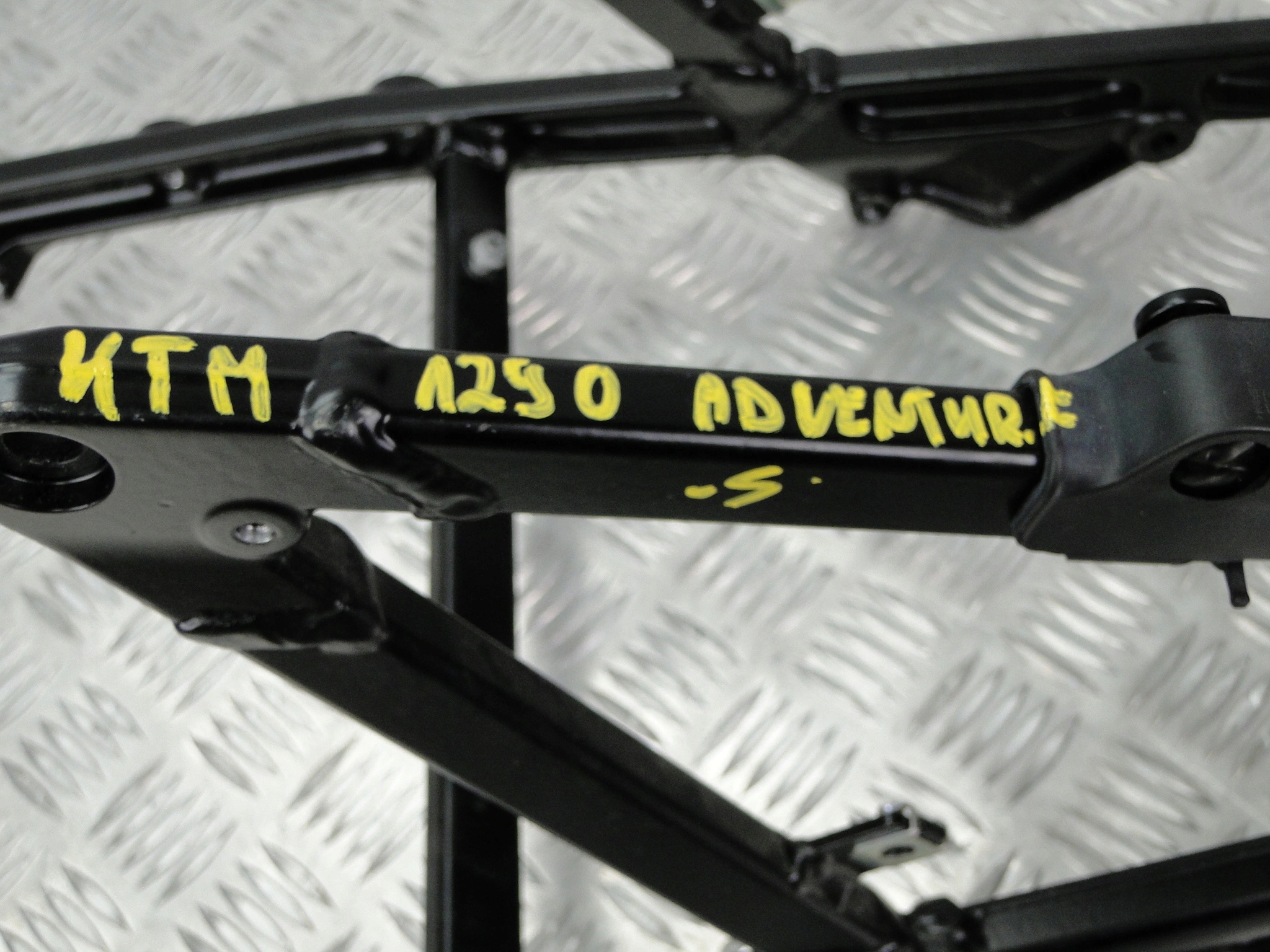 KTM 1290 ADVENTURE S 2019 RAMA POMOCNICZA Car type Passenger cars