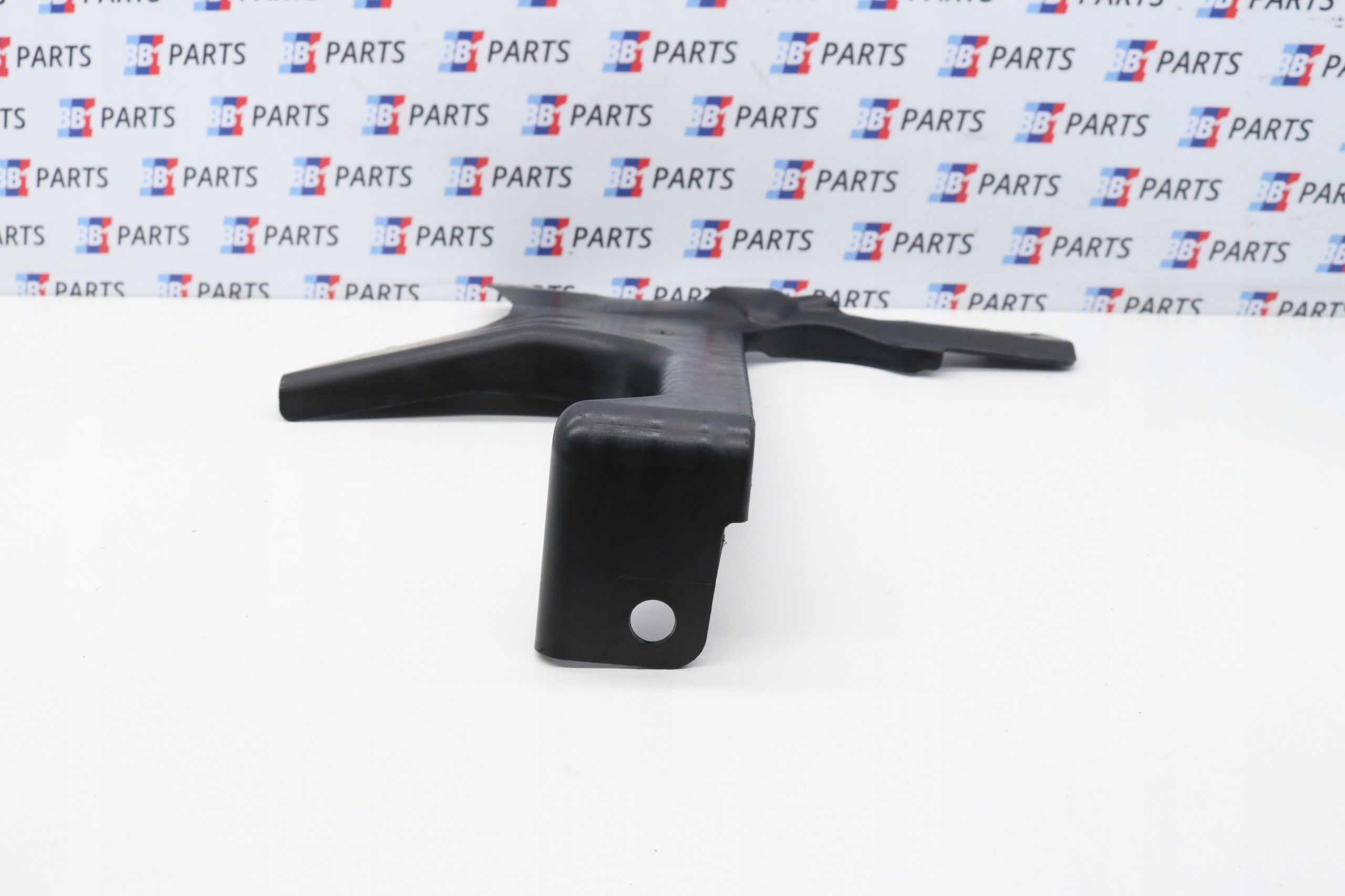BMW G26 I4 cover under the window supports left 8738057