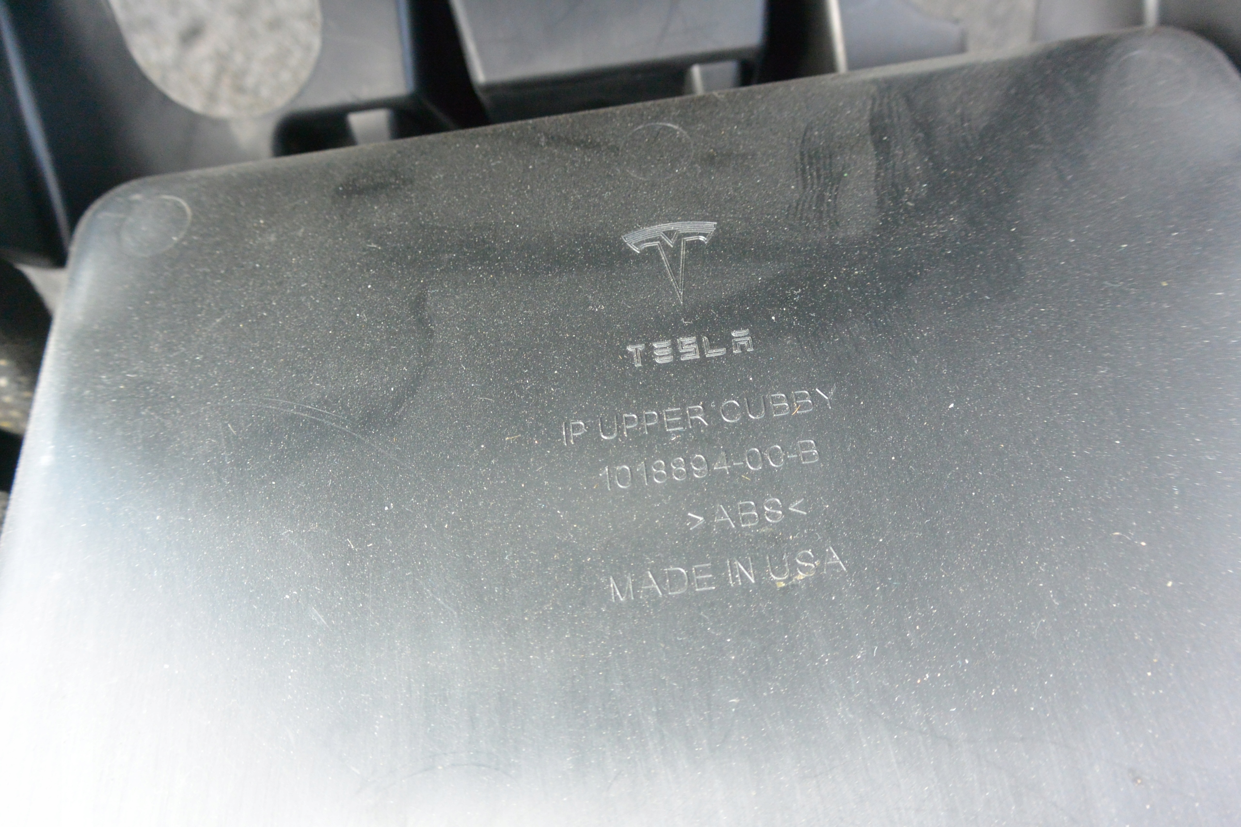 plato below EKRAN passenger compartment TESLA MODEL S 12-16 EU